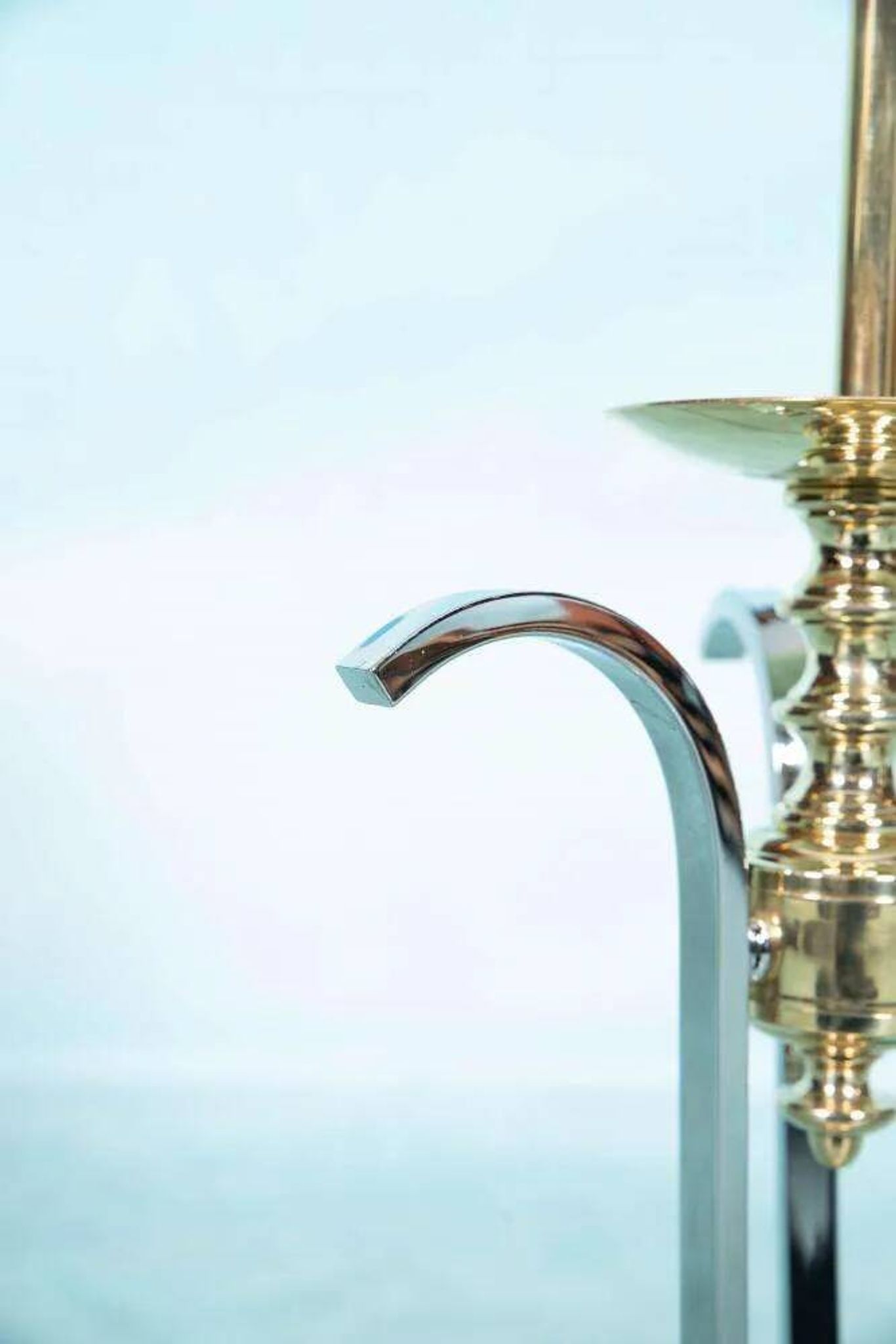 Vintage brass table lamp in Hollywood Regency style from the 50s/60s.