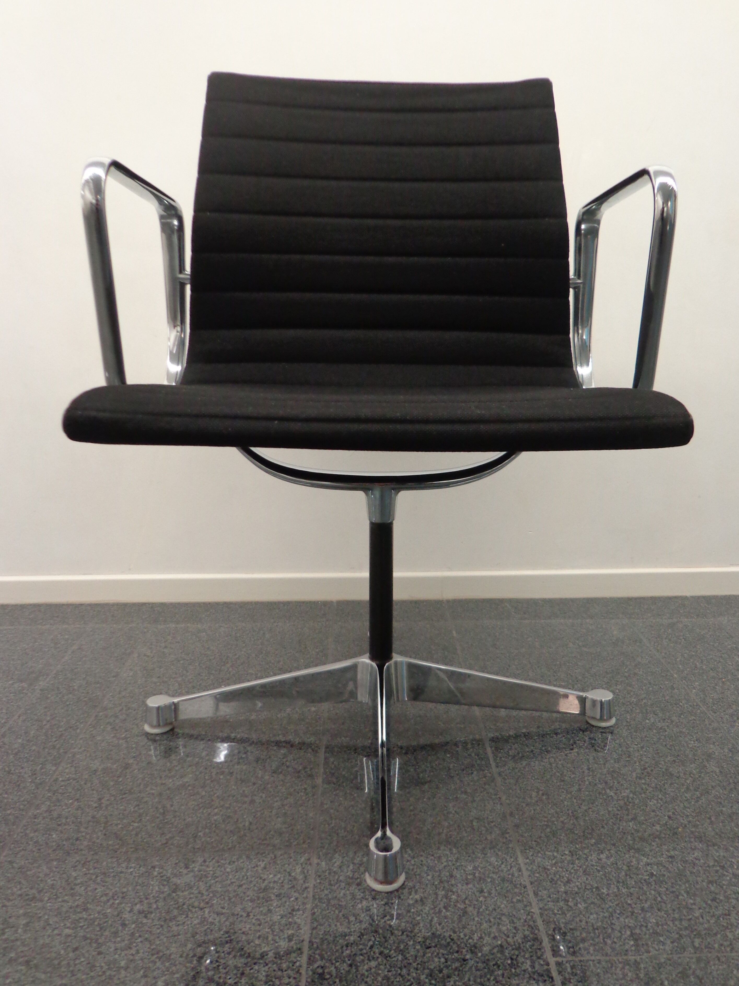 Aluminum EA108 desk chair by Charles & Ray Eames edition Herman Miller, 1960