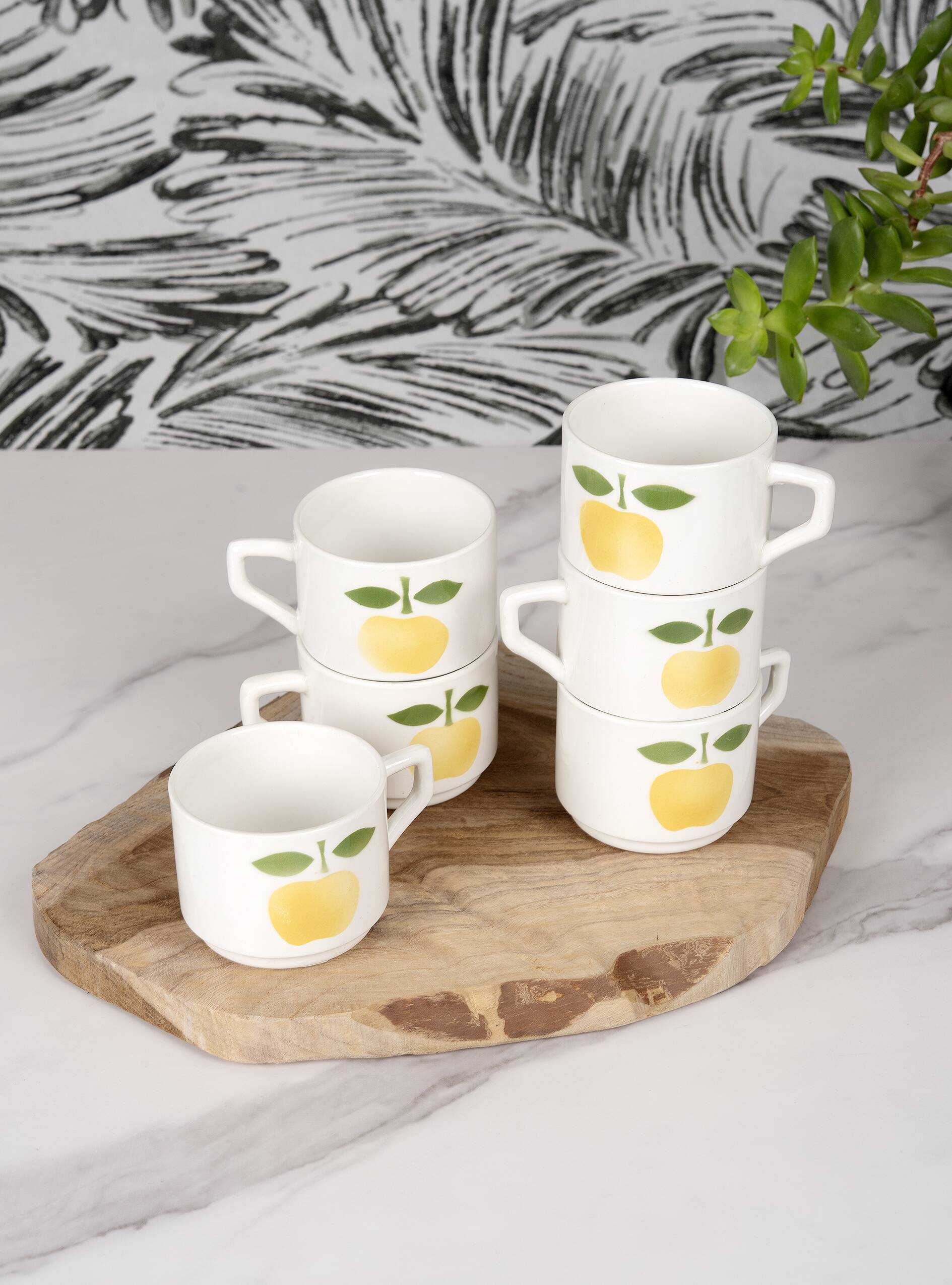 6 small coffee cups, apple decoration