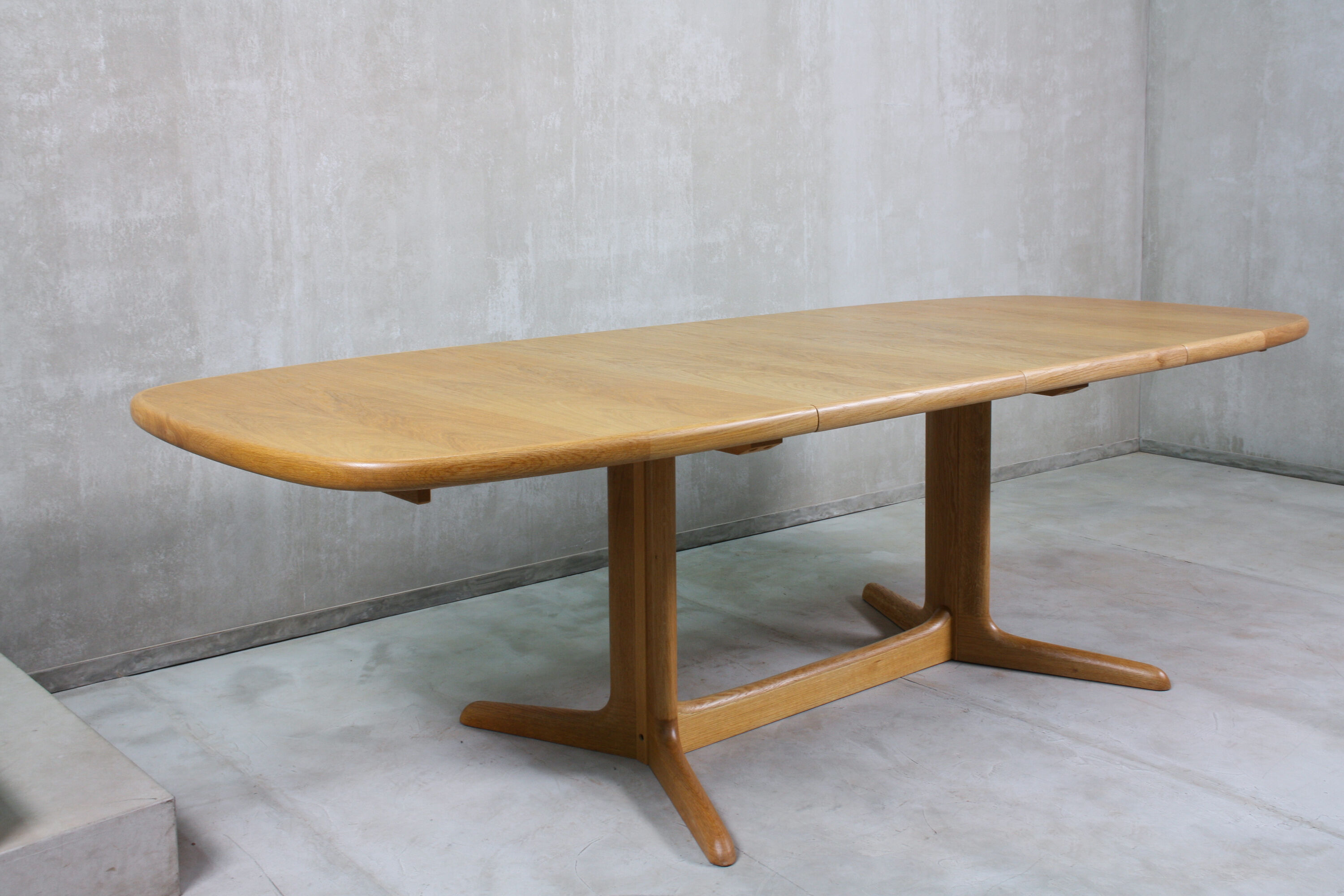 Table ovale en chêne du milieu du siècle de Skovby années 1970