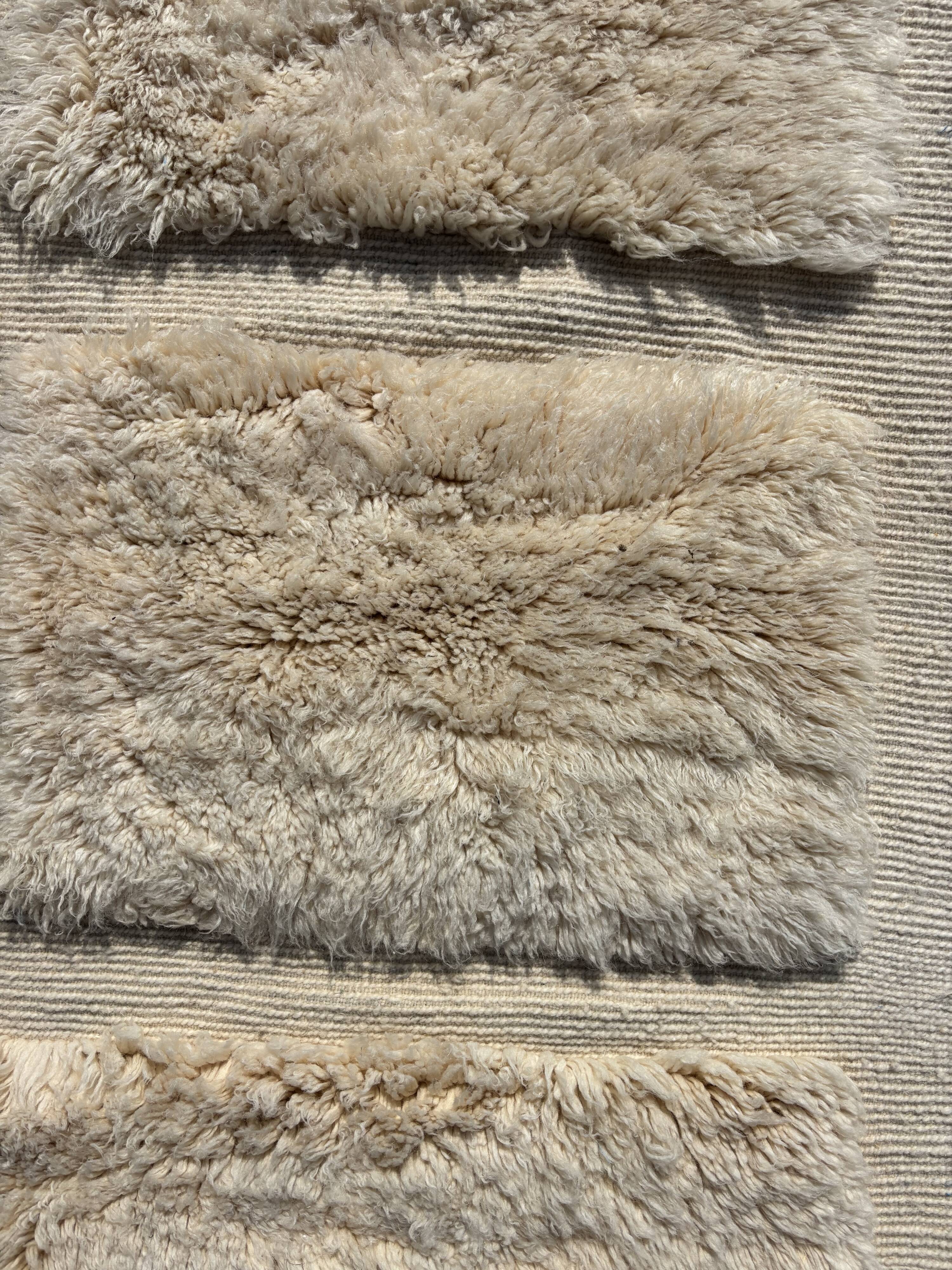 Moroccan Berber rug in white wool