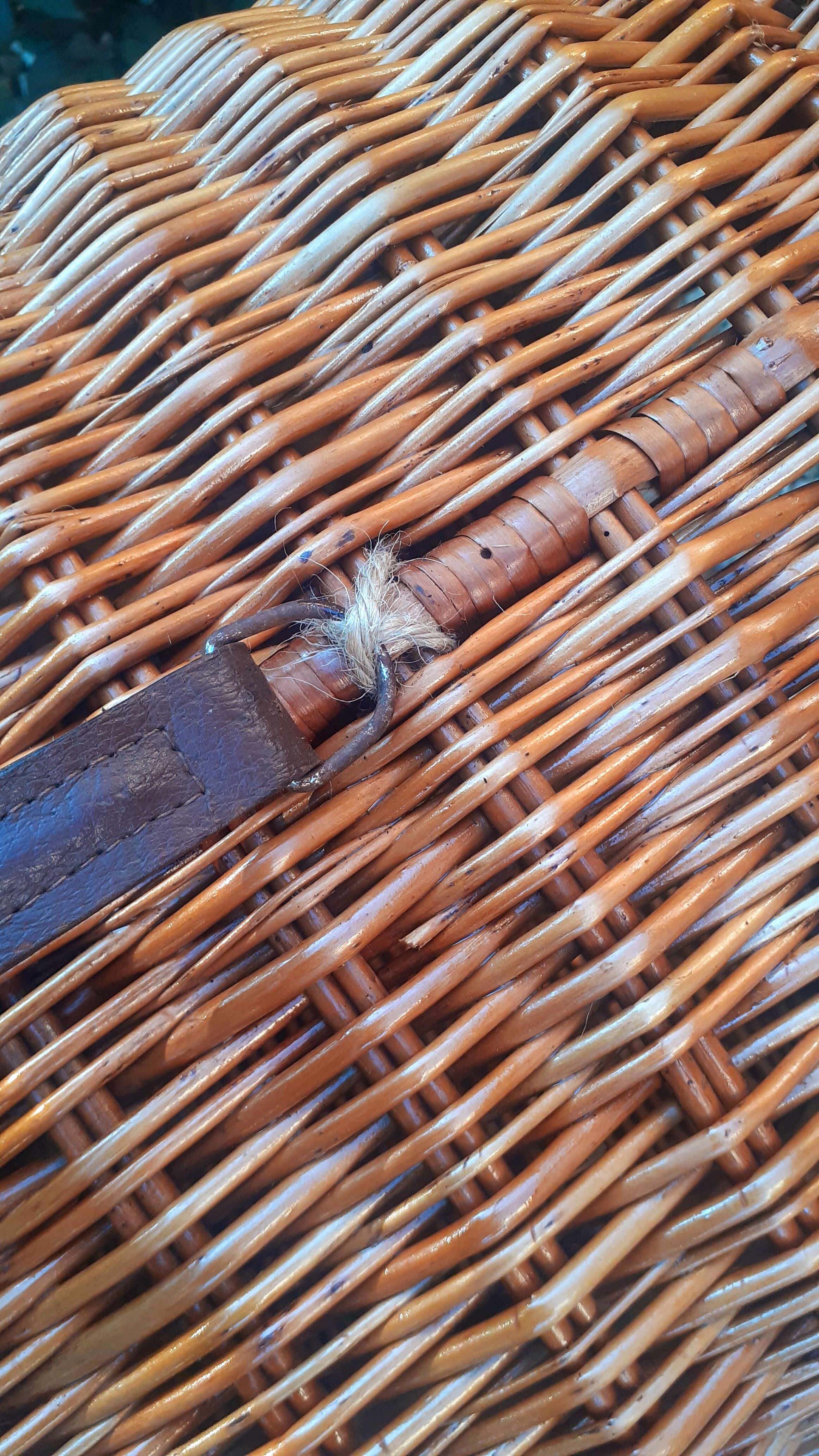 Vintage dog house year 50 in rattan