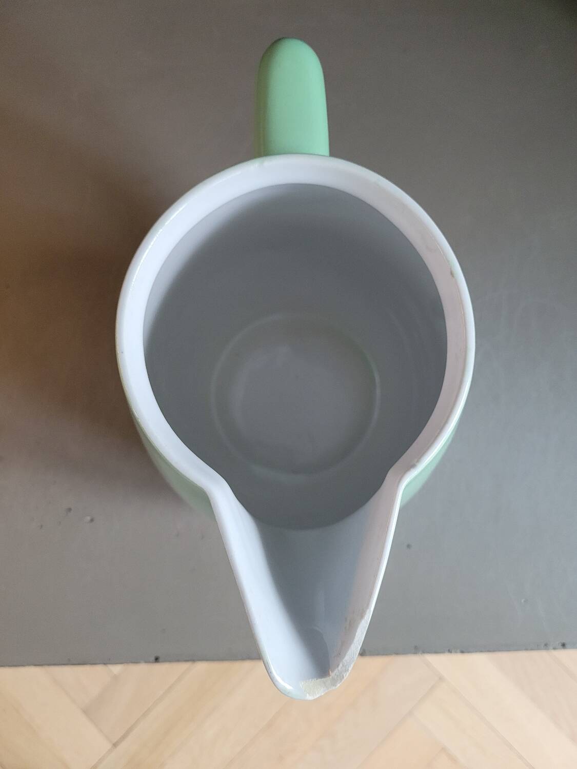 Pichet à eau en porcelaine