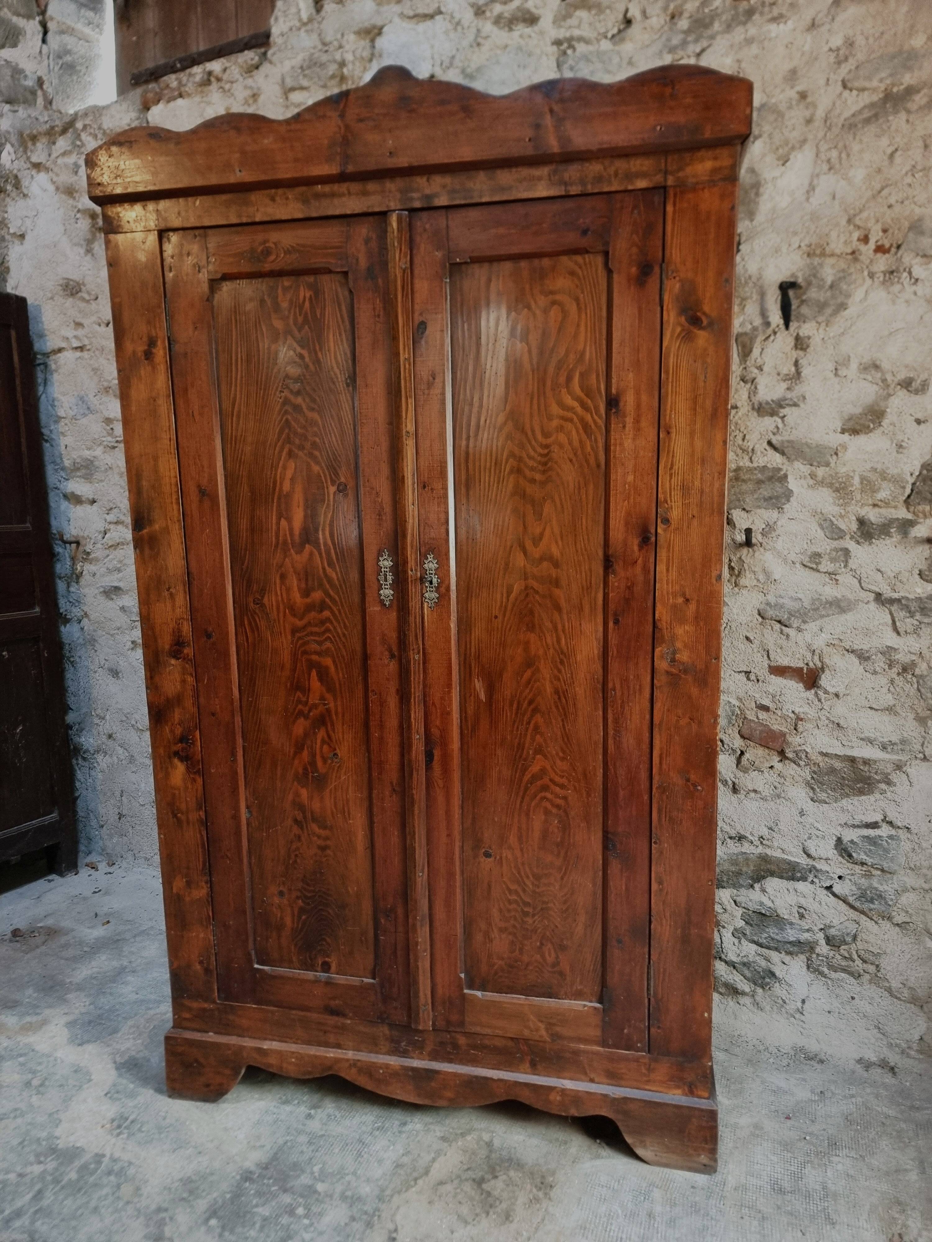 Antique French pine bonnetière – rustic country wardrobe – circa 1900–1920