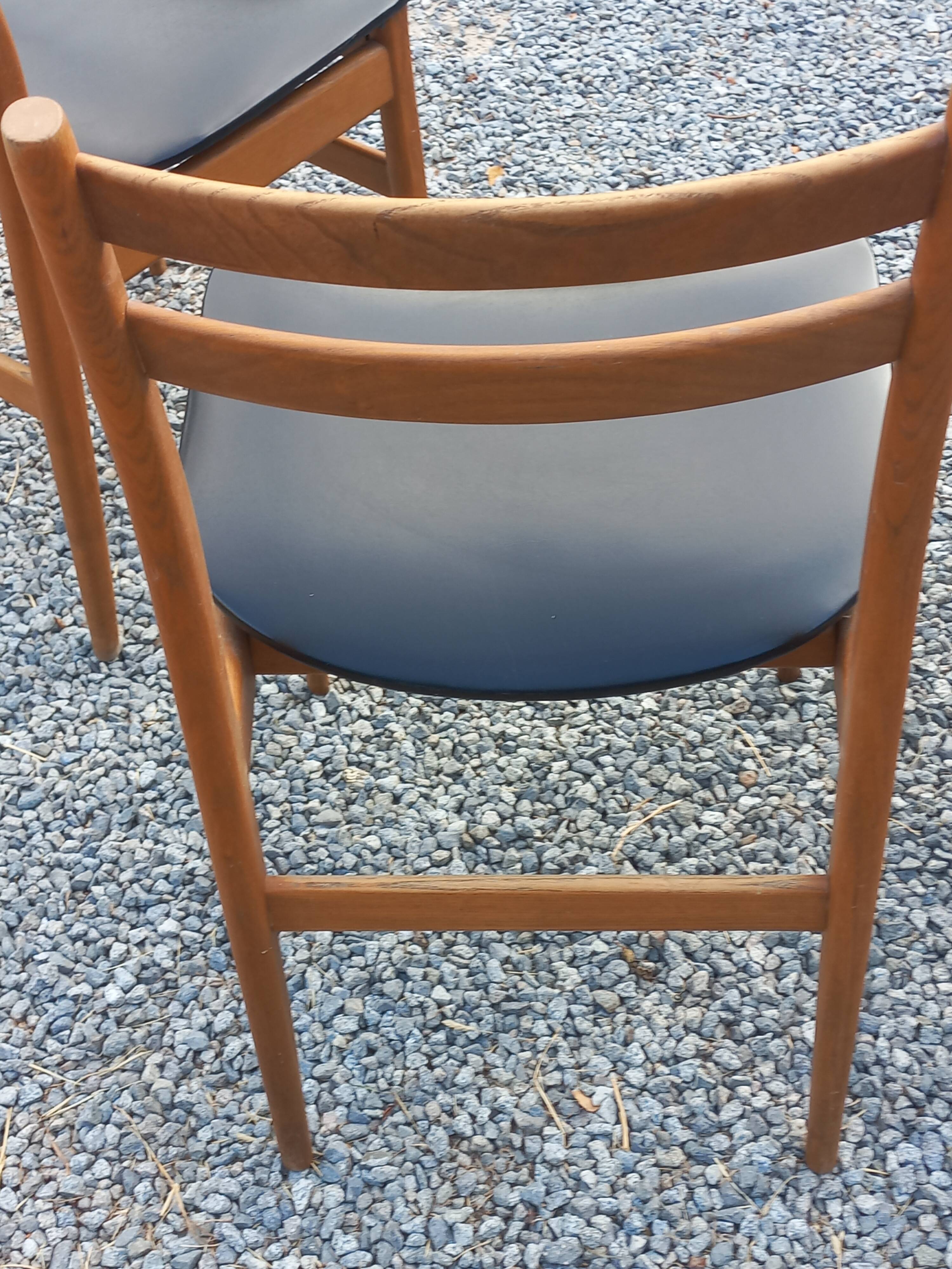Set of 4 Scandinavian-style teak chairs from the 1970s.