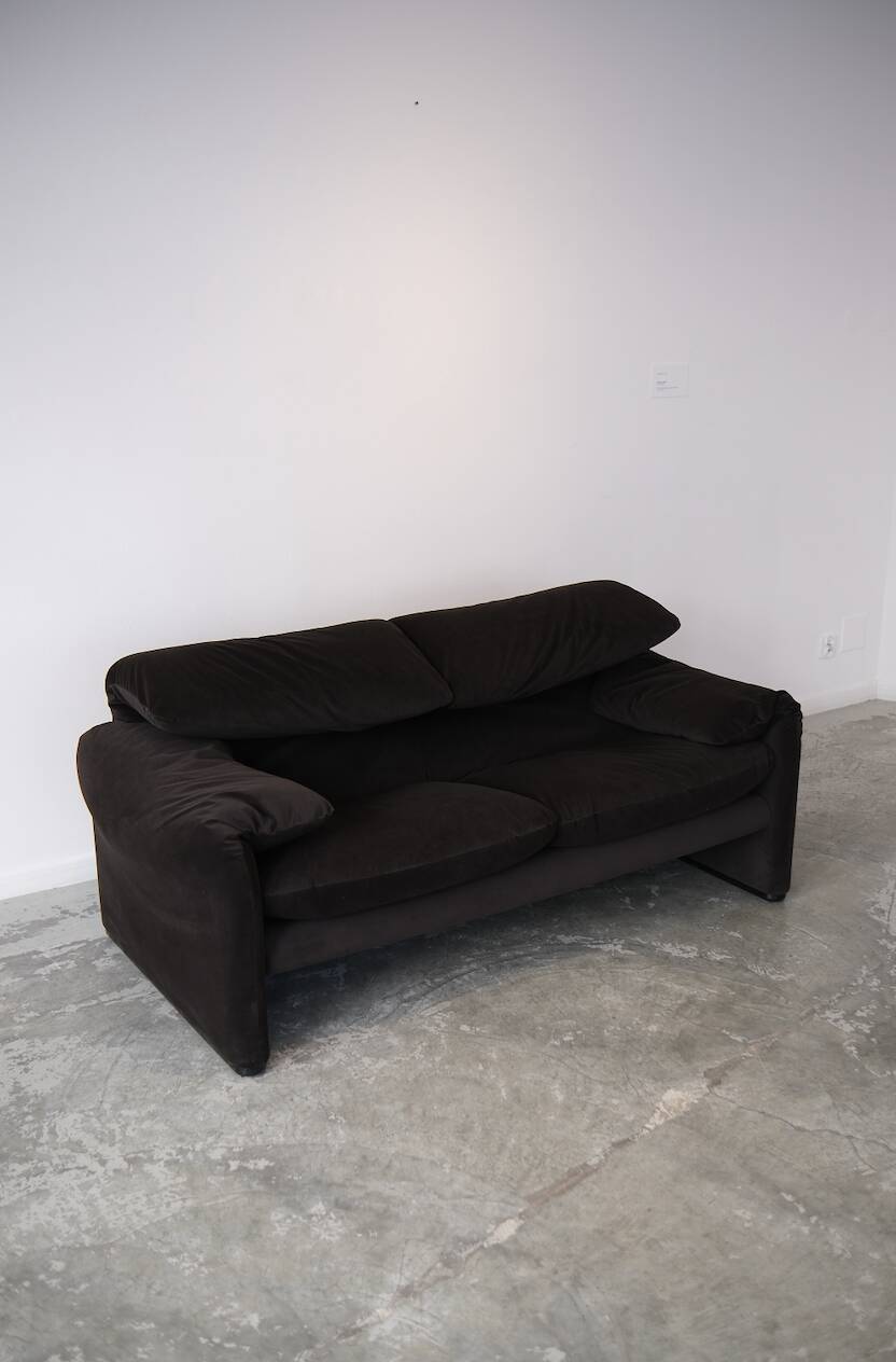 Maralunga sofa by Vico Magistretti