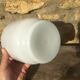 Cache pot en opaline blanche