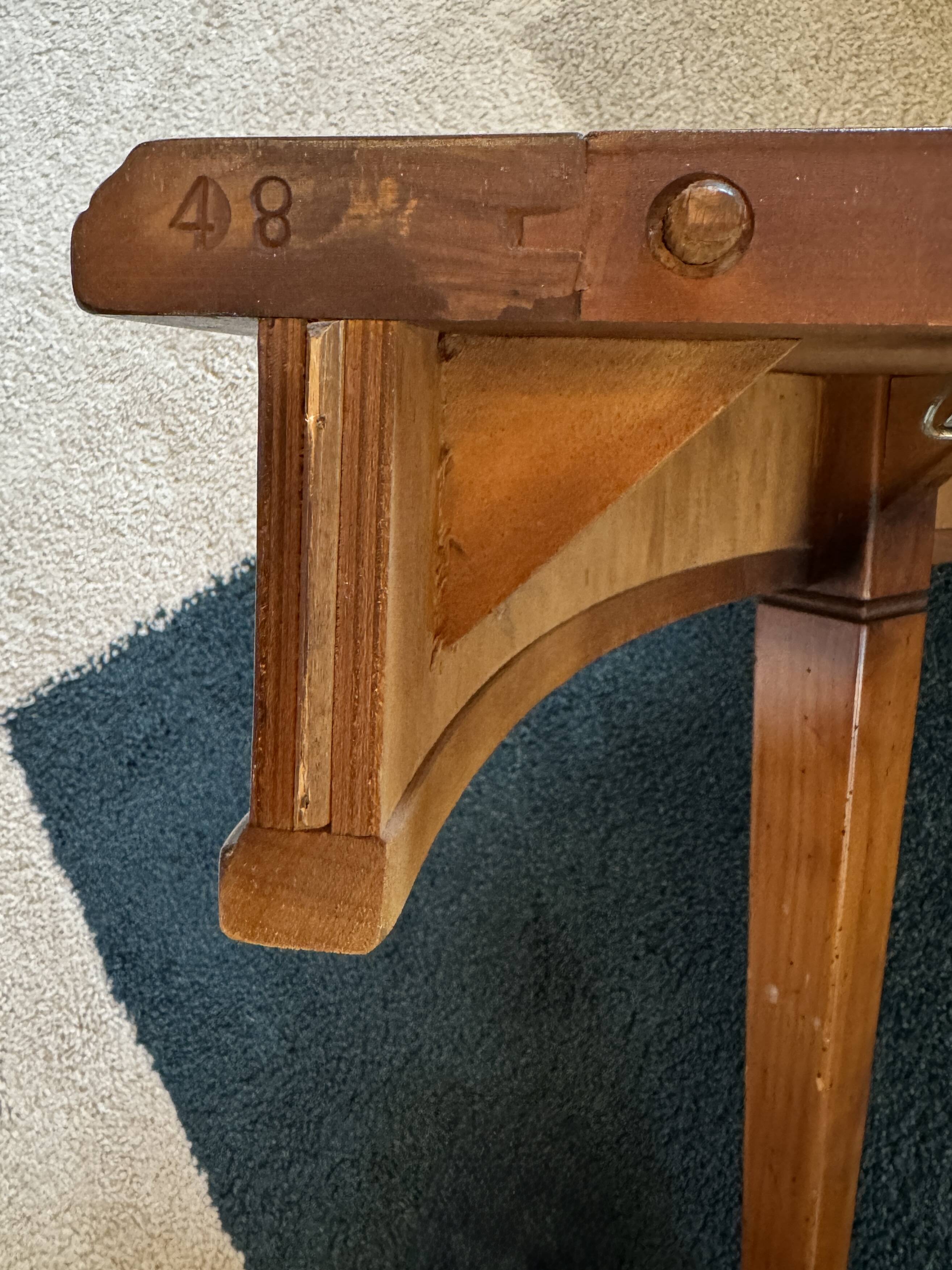 Directoire table style