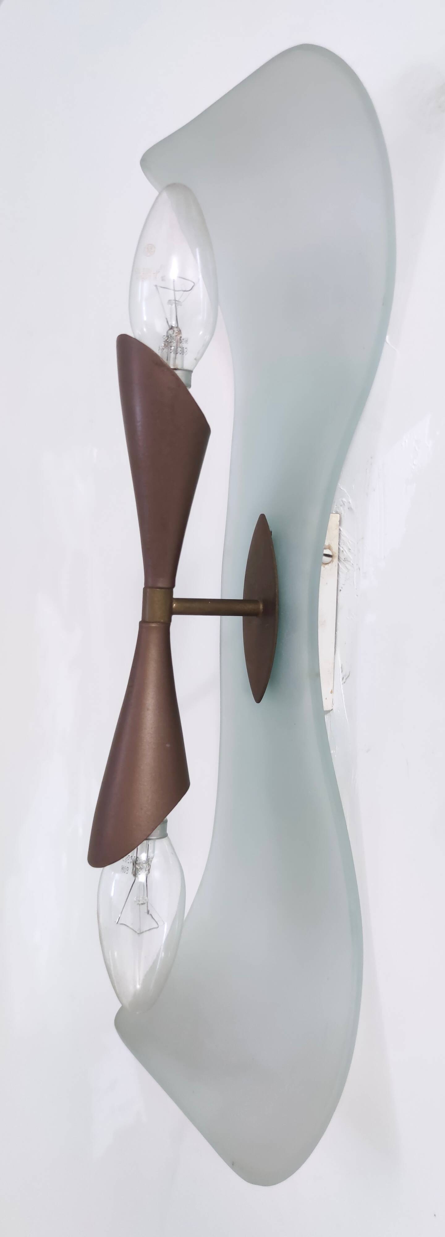 Vintage Brass and Etched and Curved Glass Wall Light ascribable to Fontana Arte