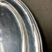 Plat ovale en métal argenté gravé "Restaurant Piccardi"