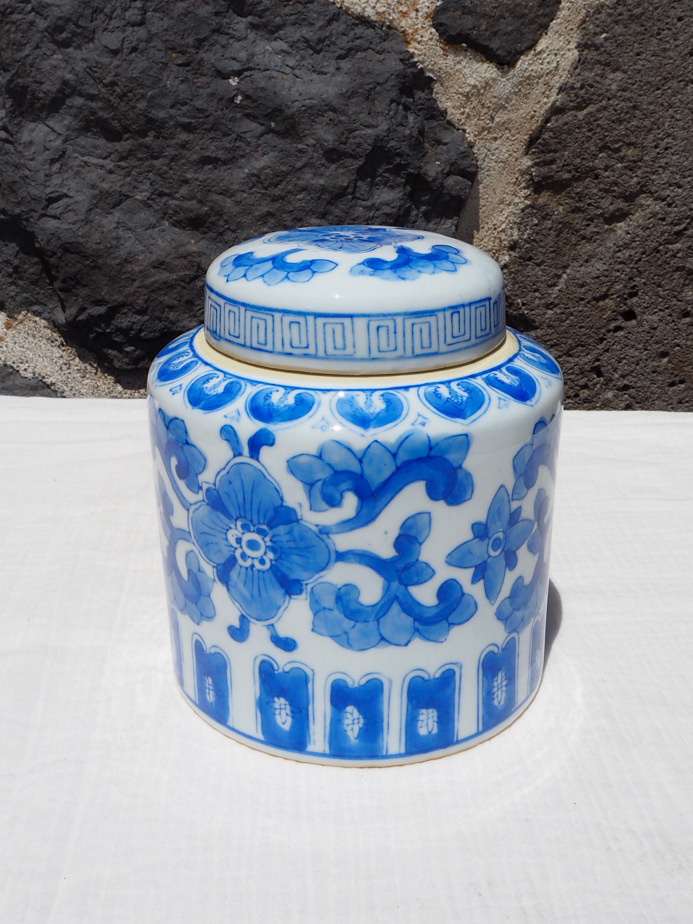 Ginger jar with Chinese patterns