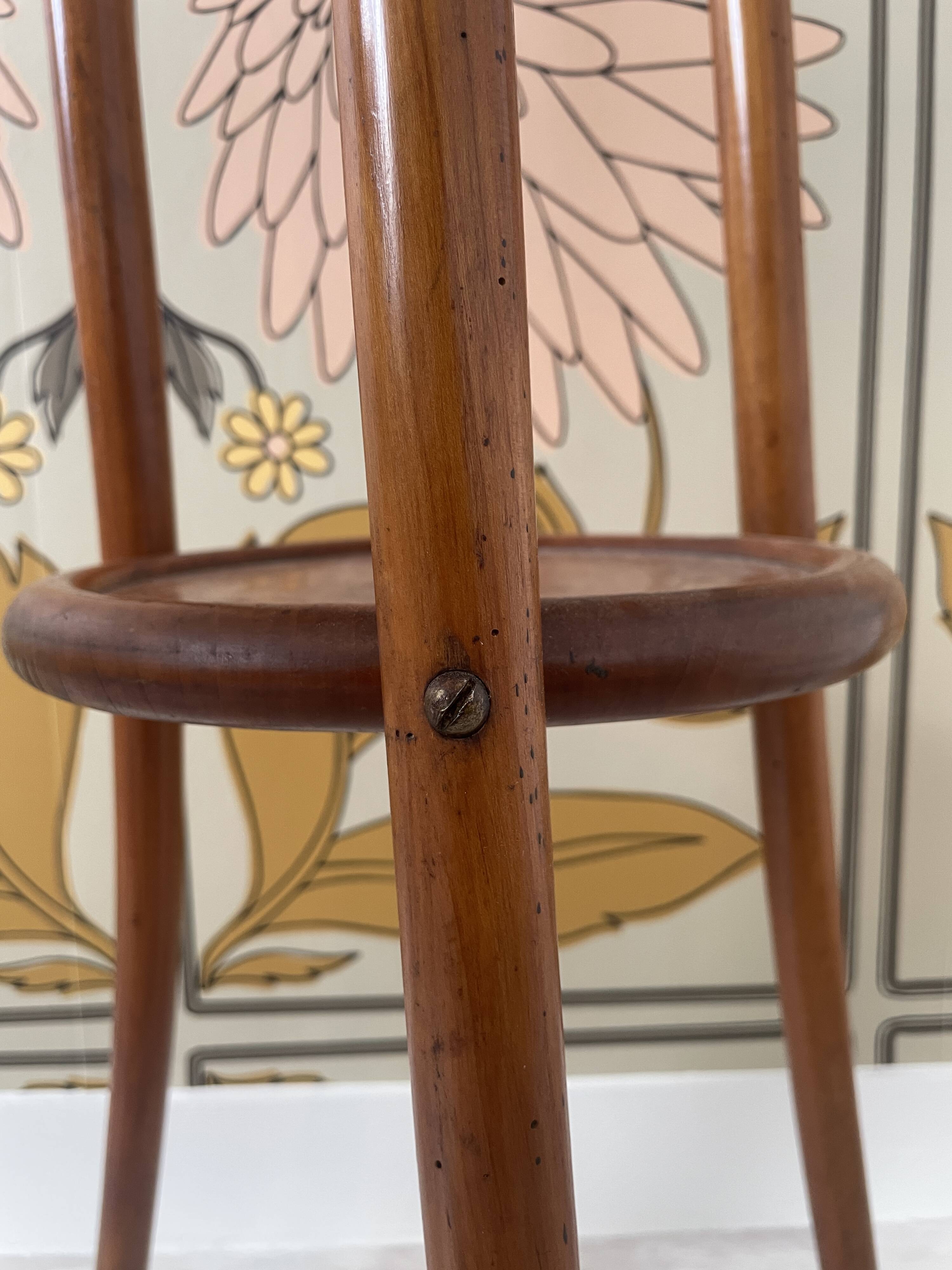 Wooden tripod saddle