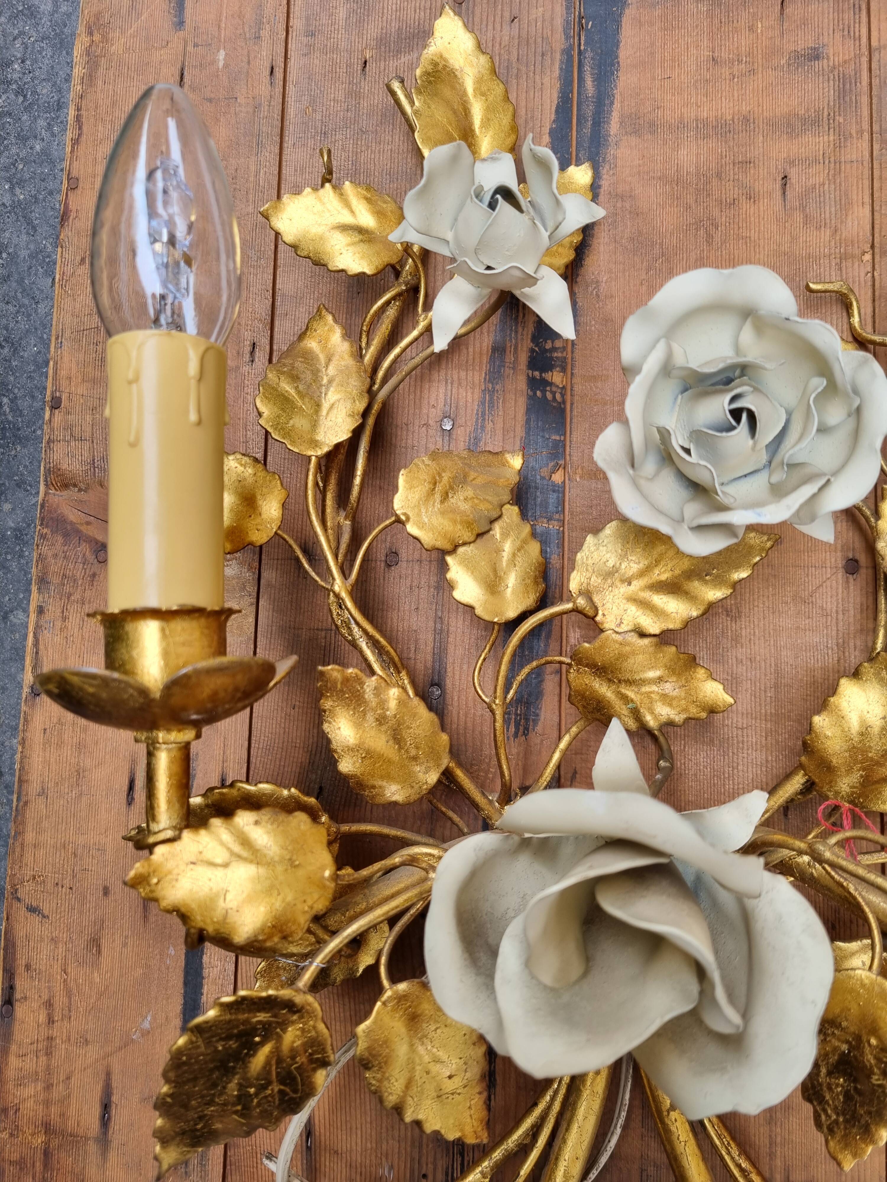 Floral golden wall lamp