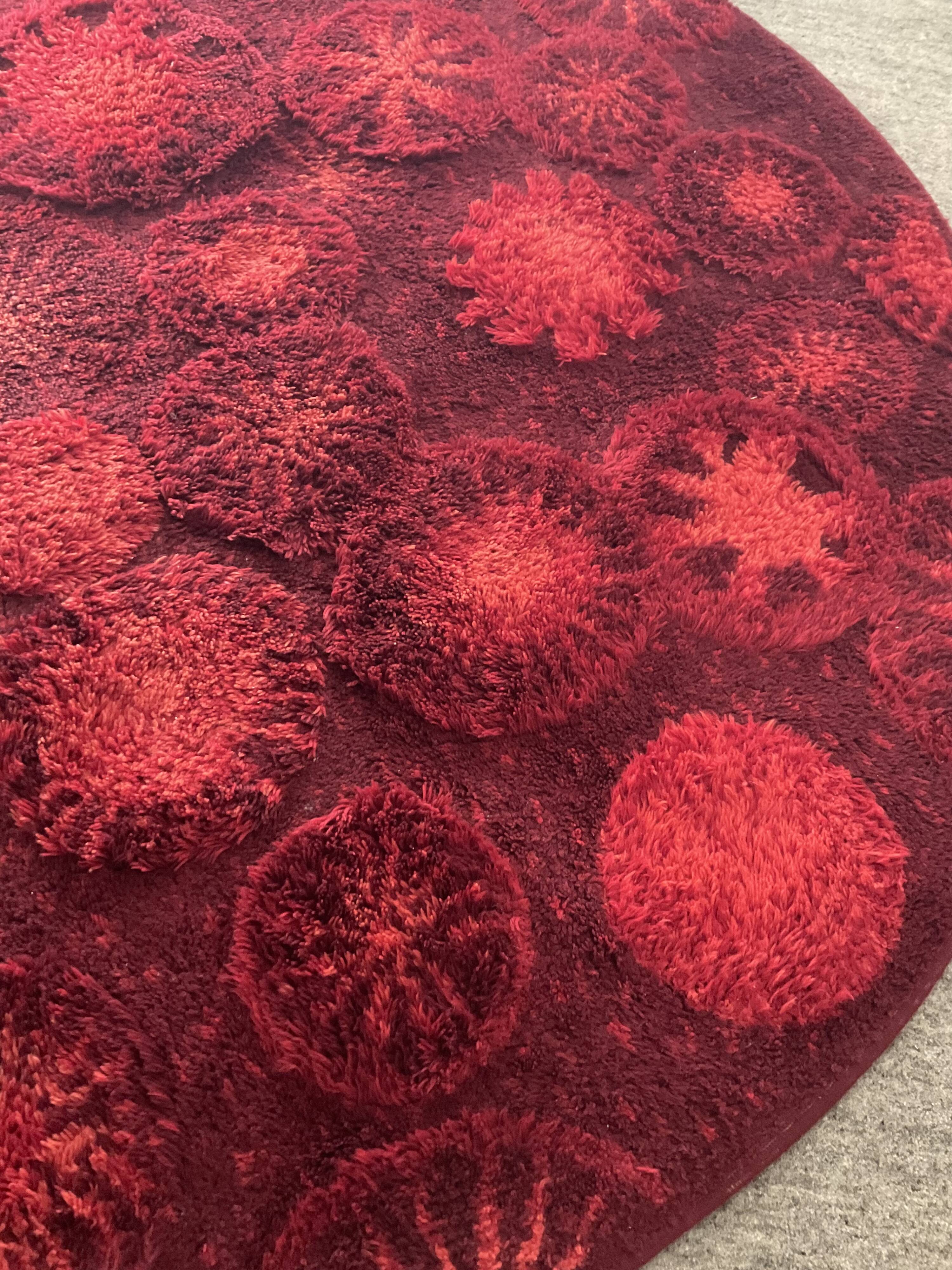 Round carpet 200cm from the 70s