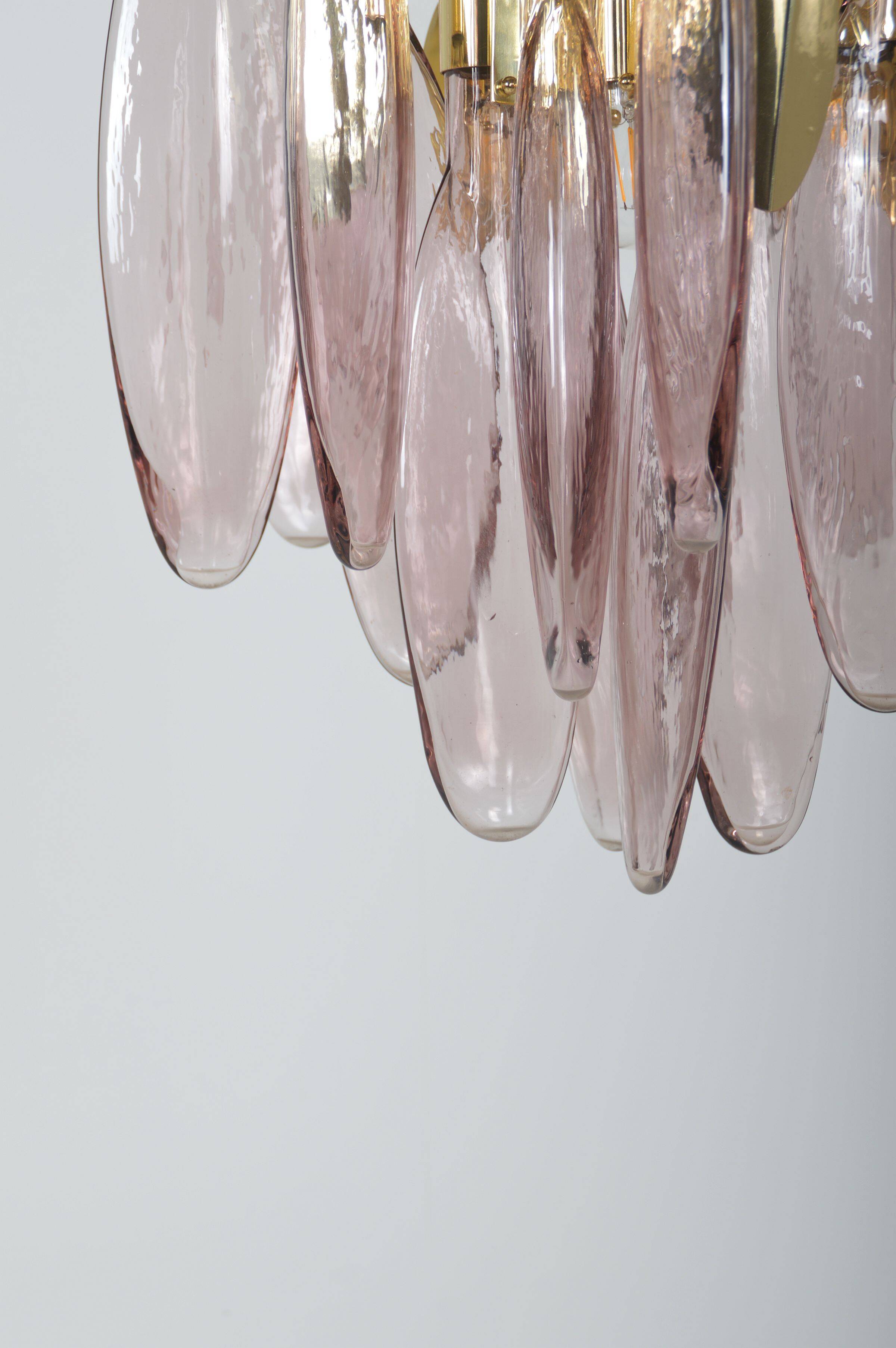 Italian chandelier in brass with tear-shaped Murano glass, 1970s