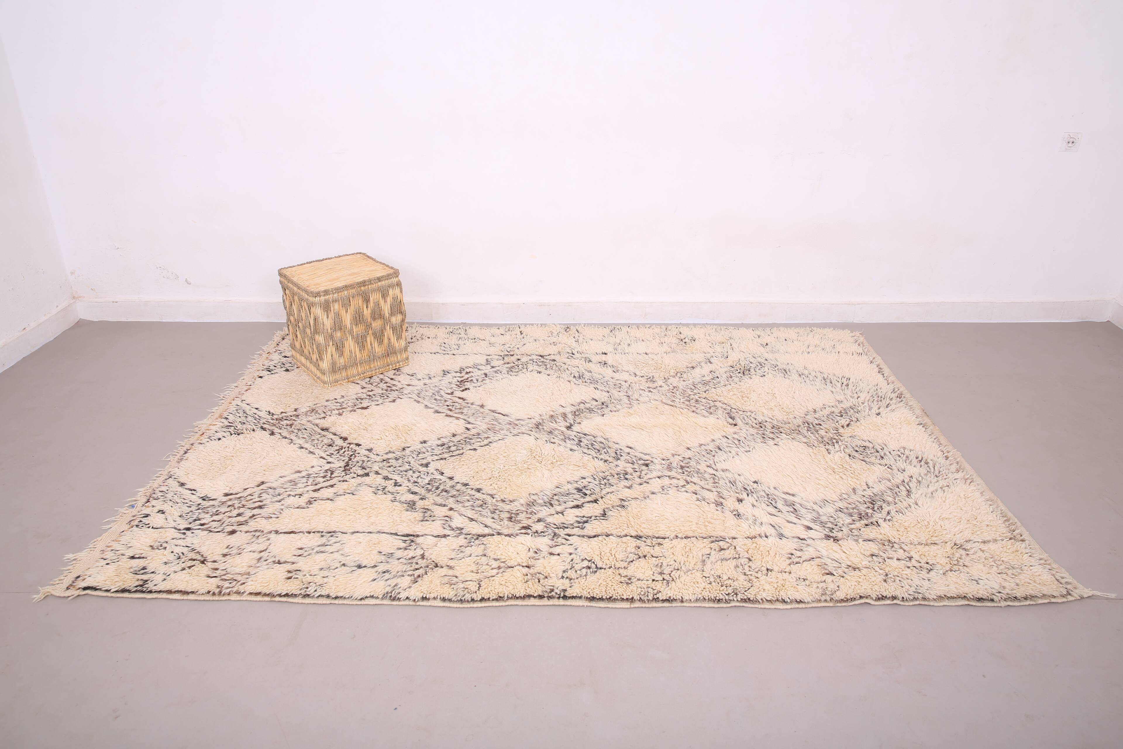 Vintage Beni Ourain rug Handmade 190 x 267 cm - Moroccan Berber Wool Rug