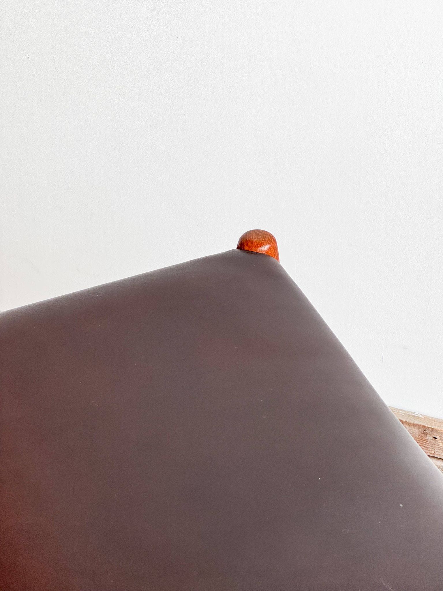 Chaise modèle 82 « Ambassade » en teck massif par Niels O. Møller, Danemark
