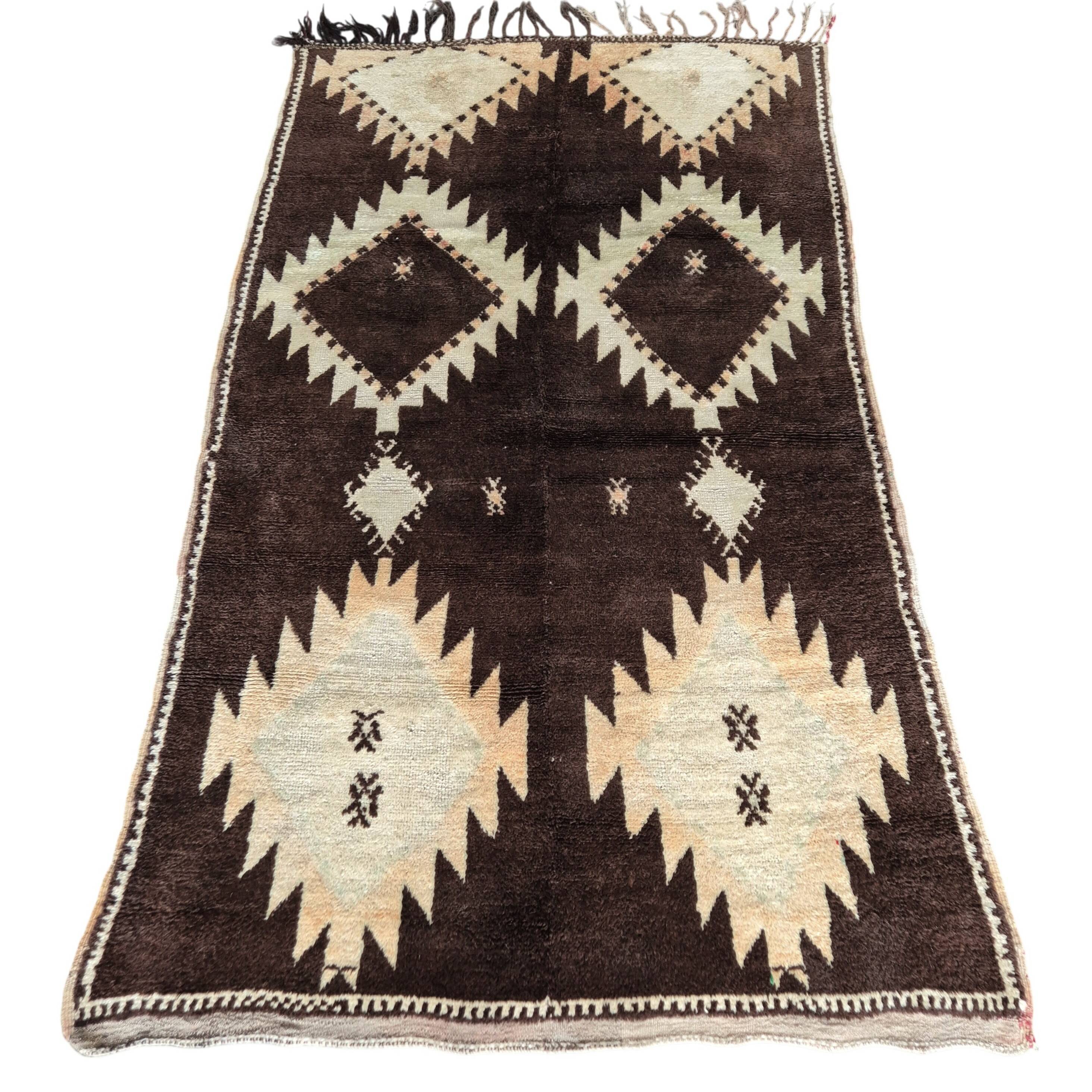 Old Taznakht Berber rug 150x245