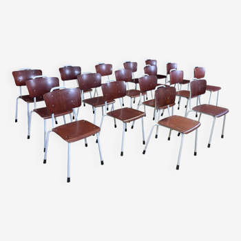 Lot de 17 chaises d'école Galvanitas acajou pieds blancs barreaux montants années 70