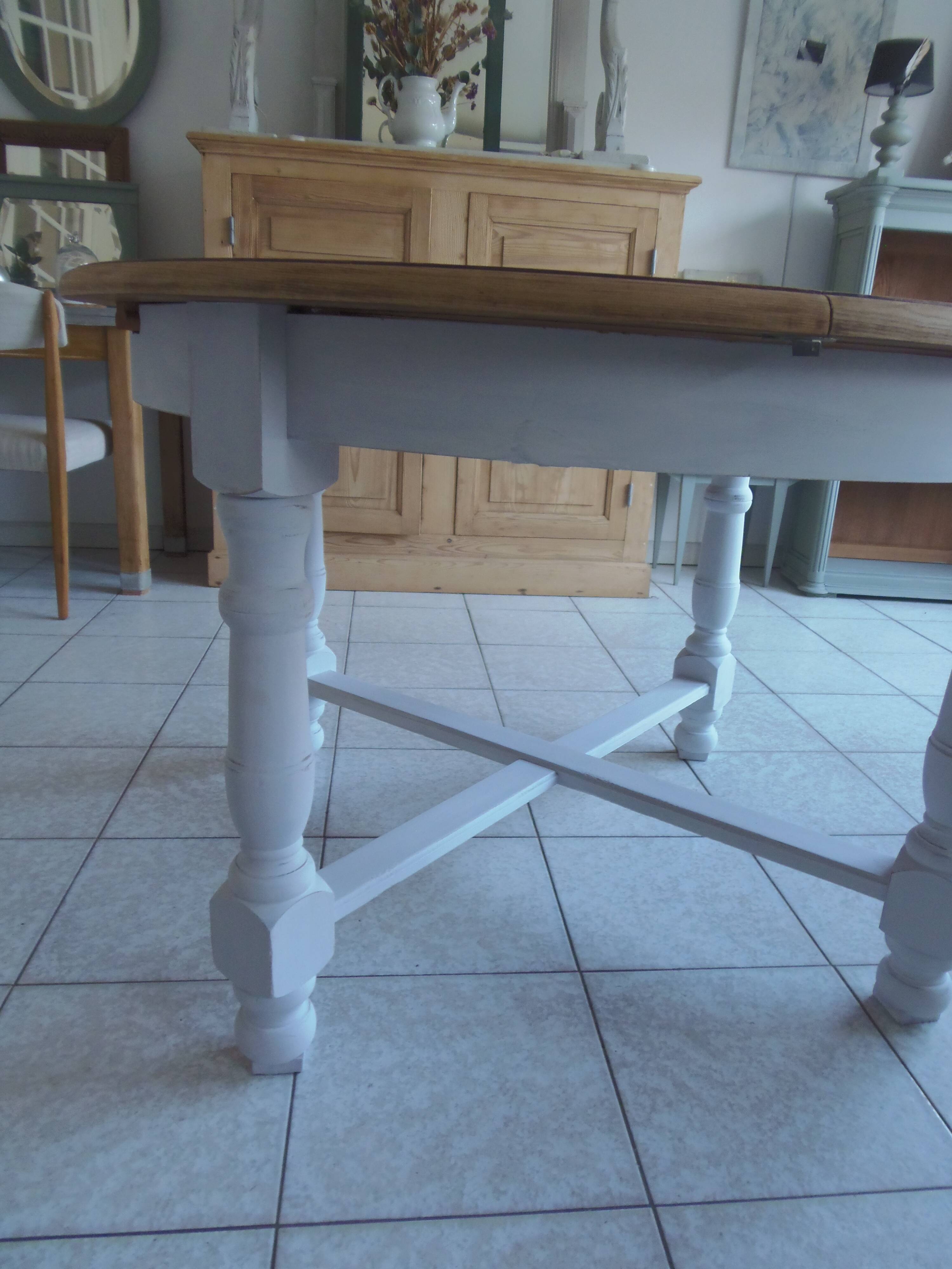 Round table with pearl gray patinated oak base, wooden top.