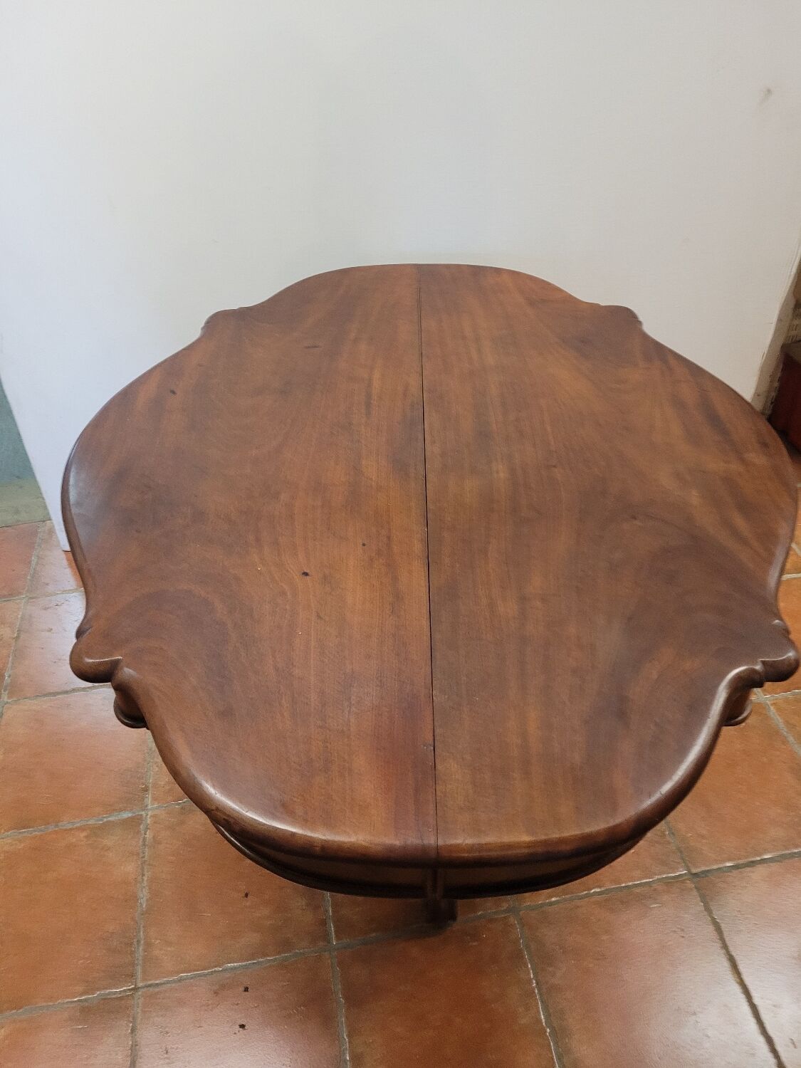 Mahogany gueridon with 1 extension cord