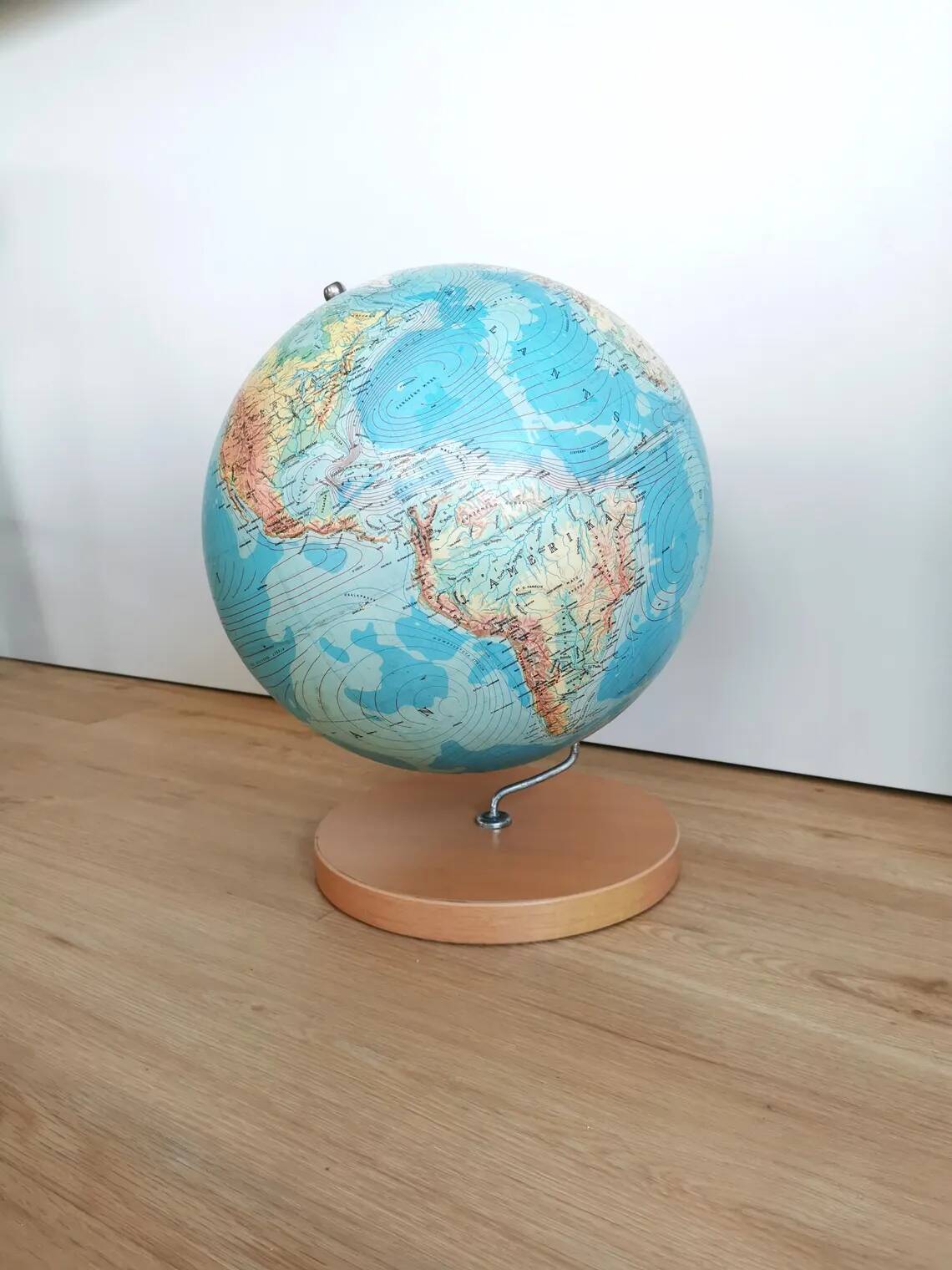 Globe terrestre TLOS Zagreb, années 1970