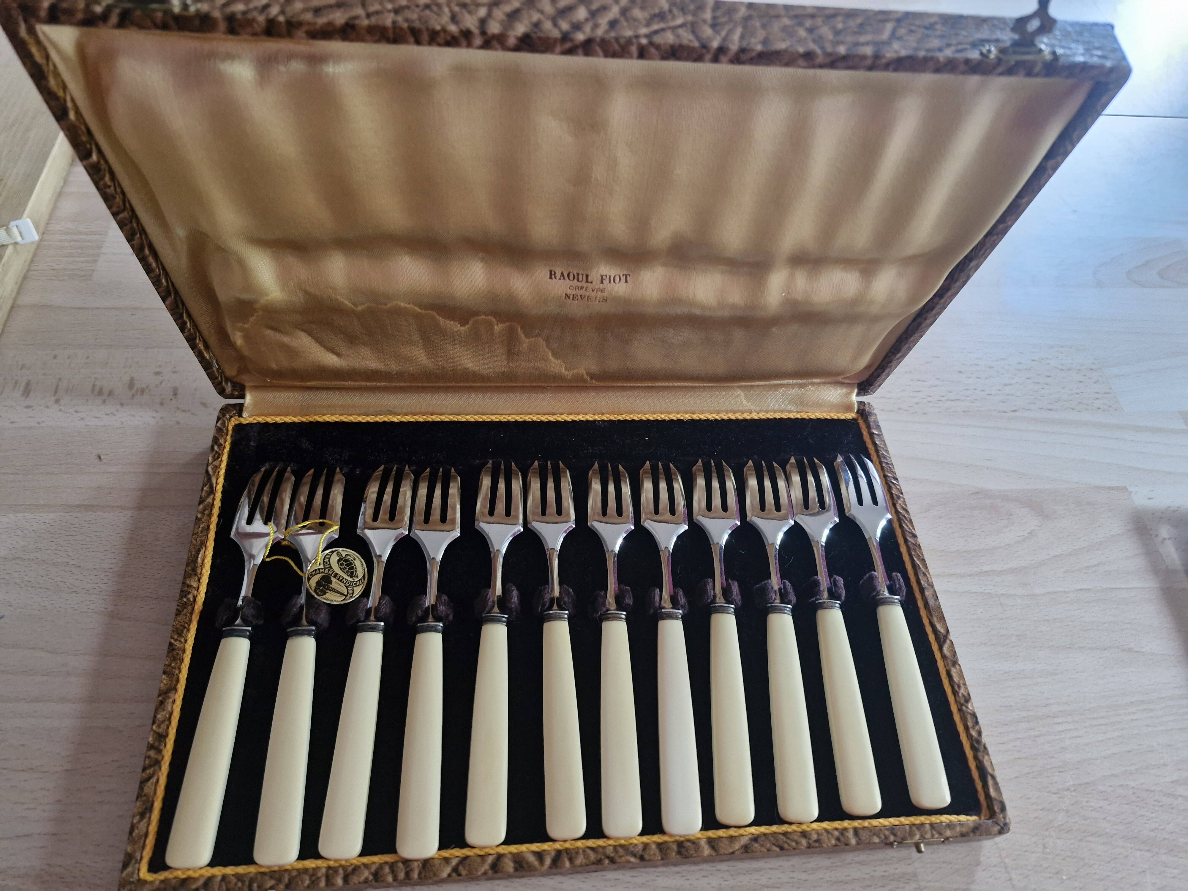 Service of 12 dessert forks with ivory handles.