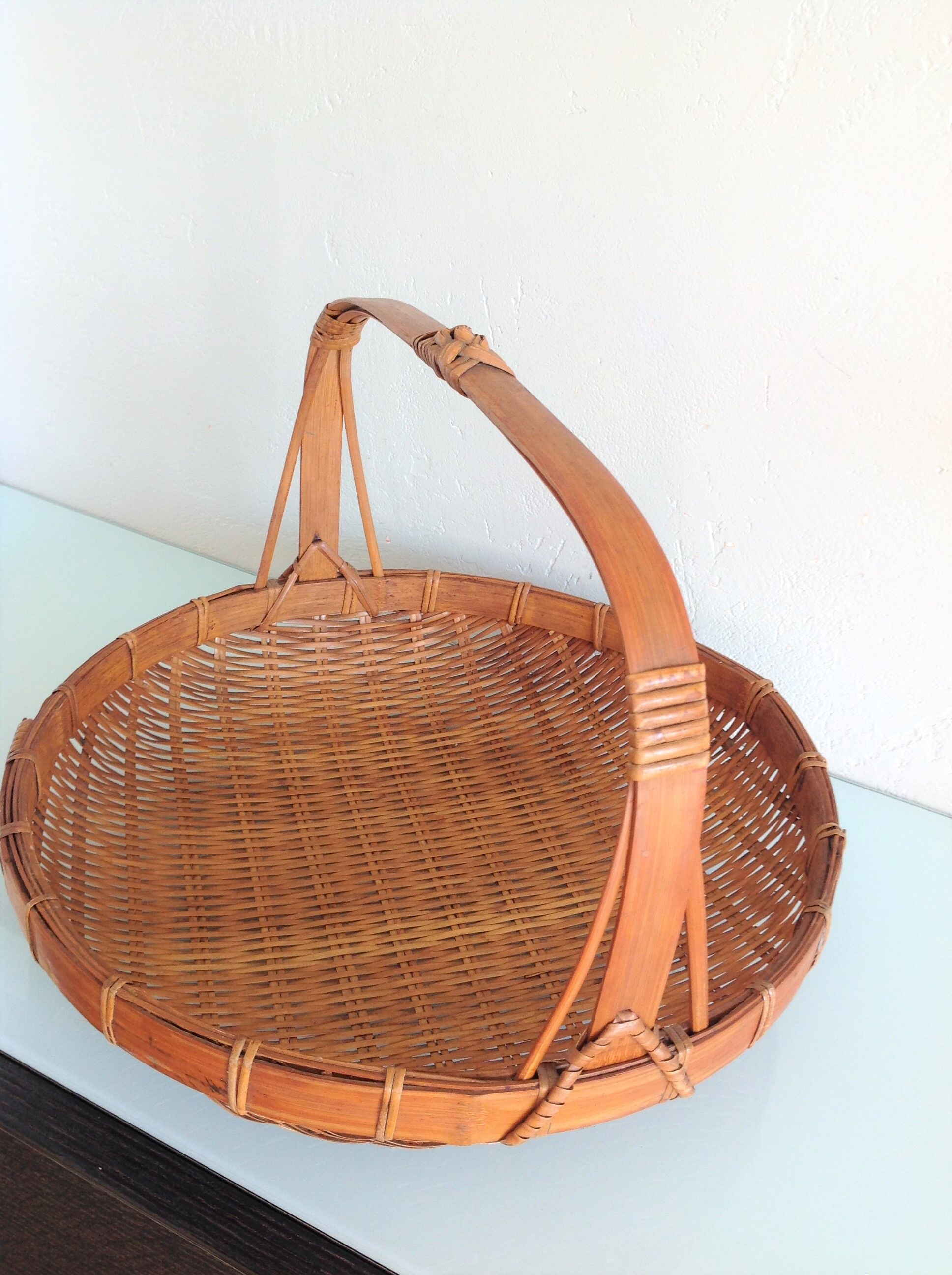 Panier à fruits  rond en bambou tréssé / vintage années 60-70