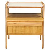 Table de chevet en érable, style milieu du siècle, années 1960, avec étagère en verre opale, restaurée, Tchécoslovaquie