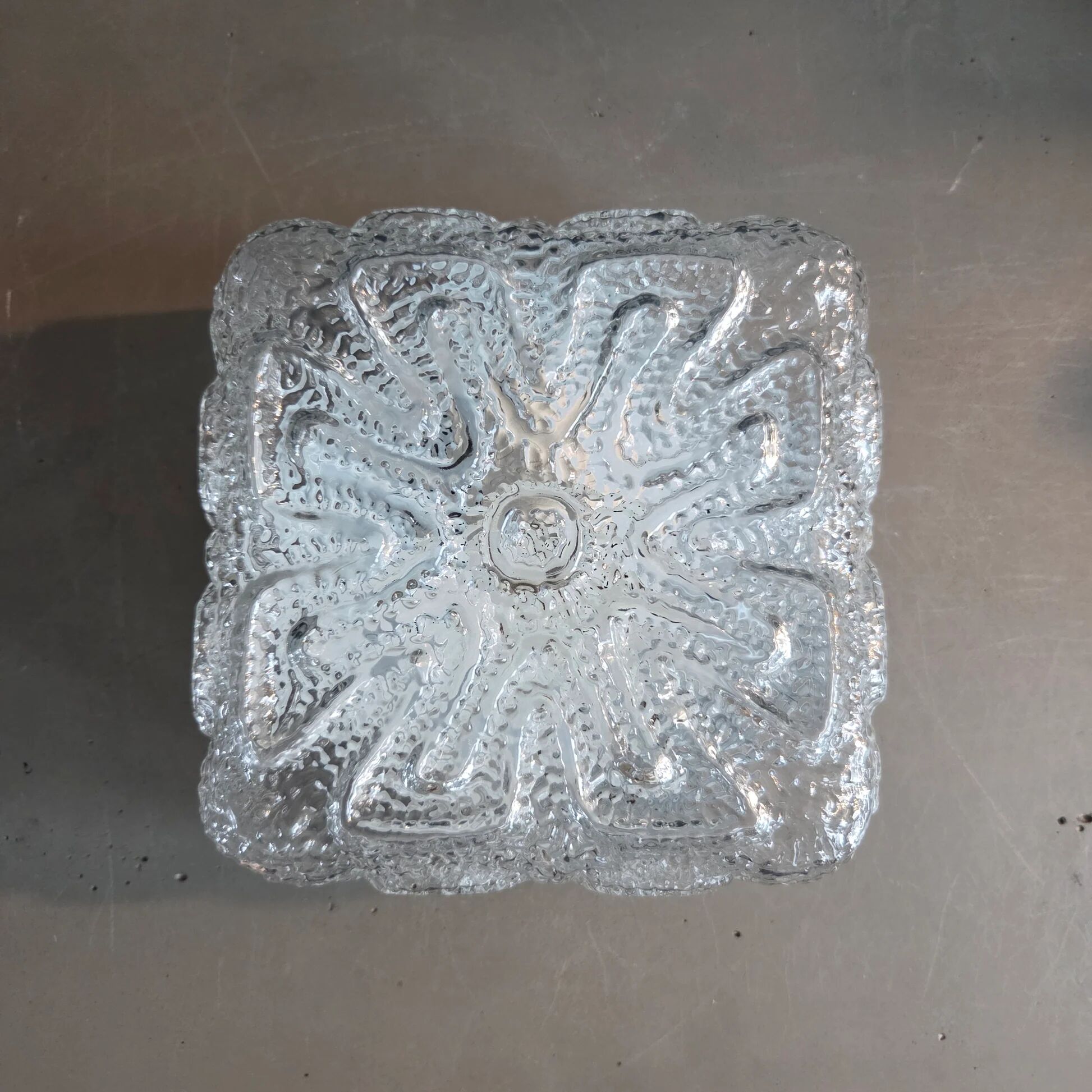 Plafonnier ou applique en verre moulé