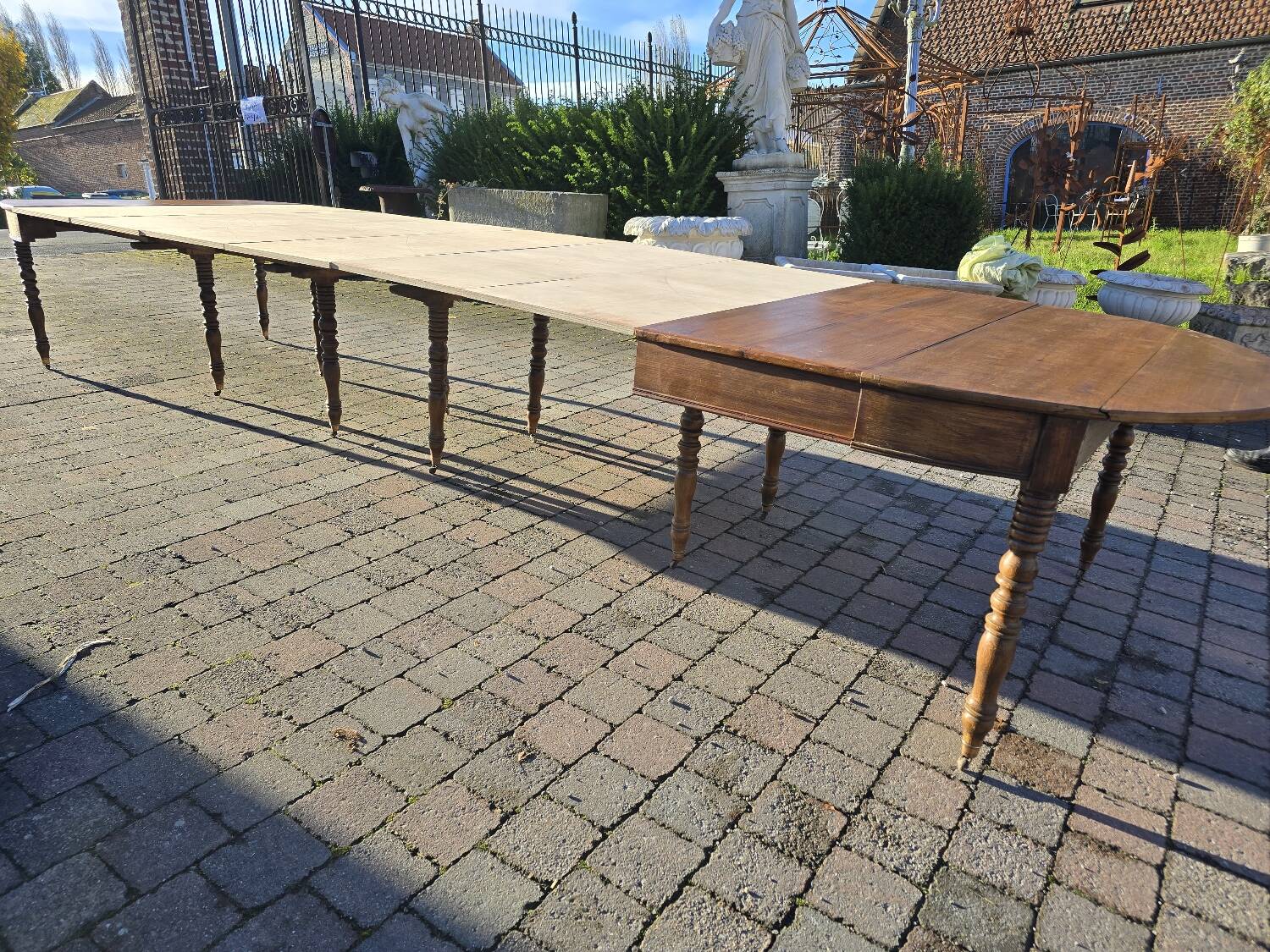 12-foot round oak table with 7 extensions / 20 people