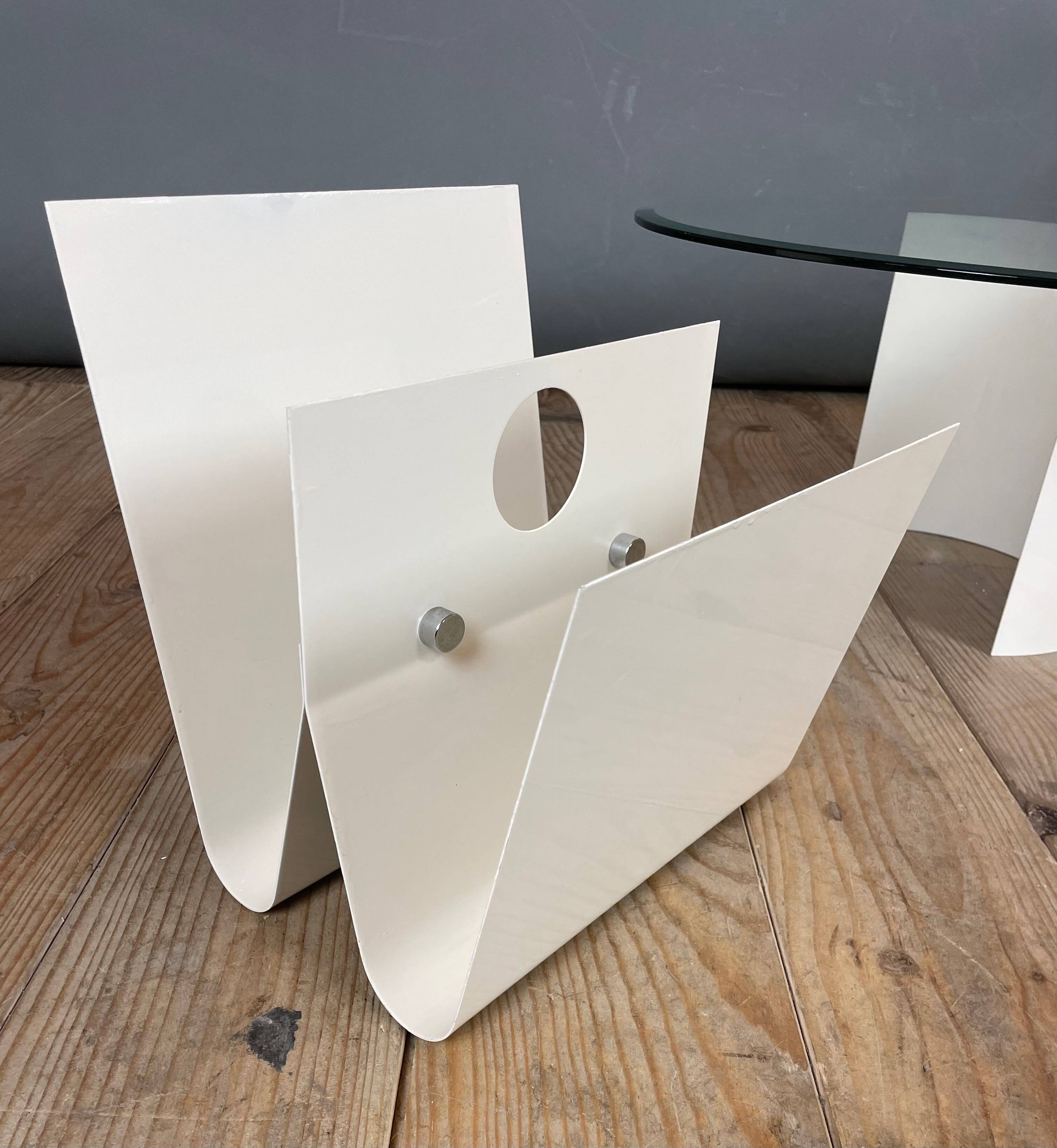 White lacquered metal magazine rack from the 1970s