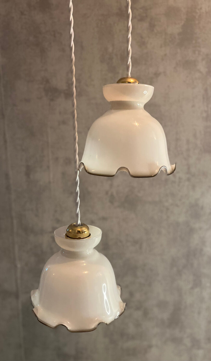 Suspension fleur double en opaline