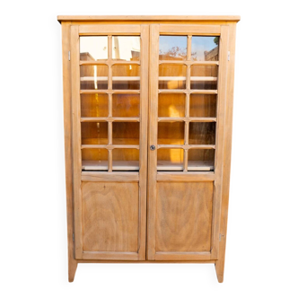 Armoire vitrée parisienne
