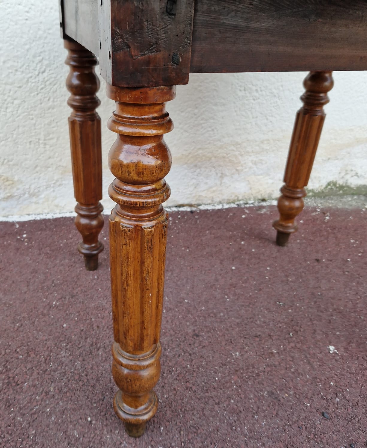 Country table with shutters