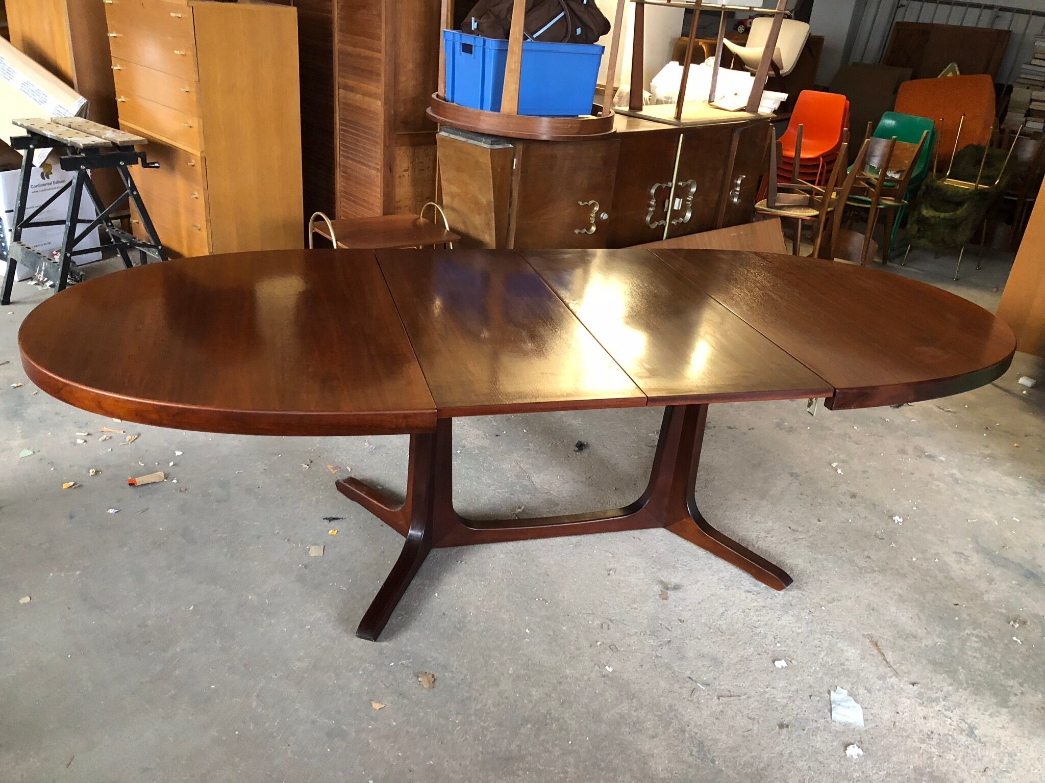 Extendable table in teak Baumann
