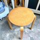 Tabouret en bois clair