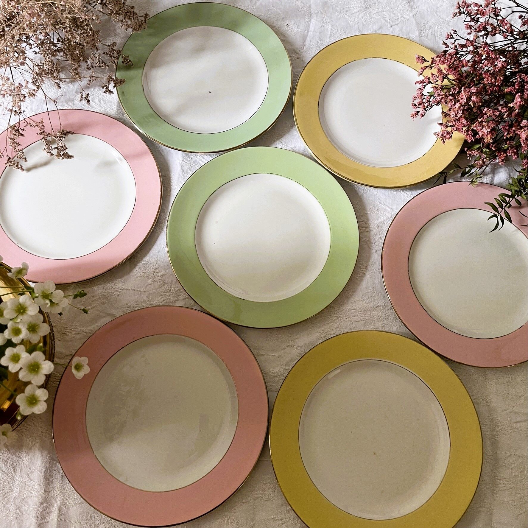 8 assiettes plates pastel vintage St Amand l’Amandinoise - grand modèle. Lot 2
