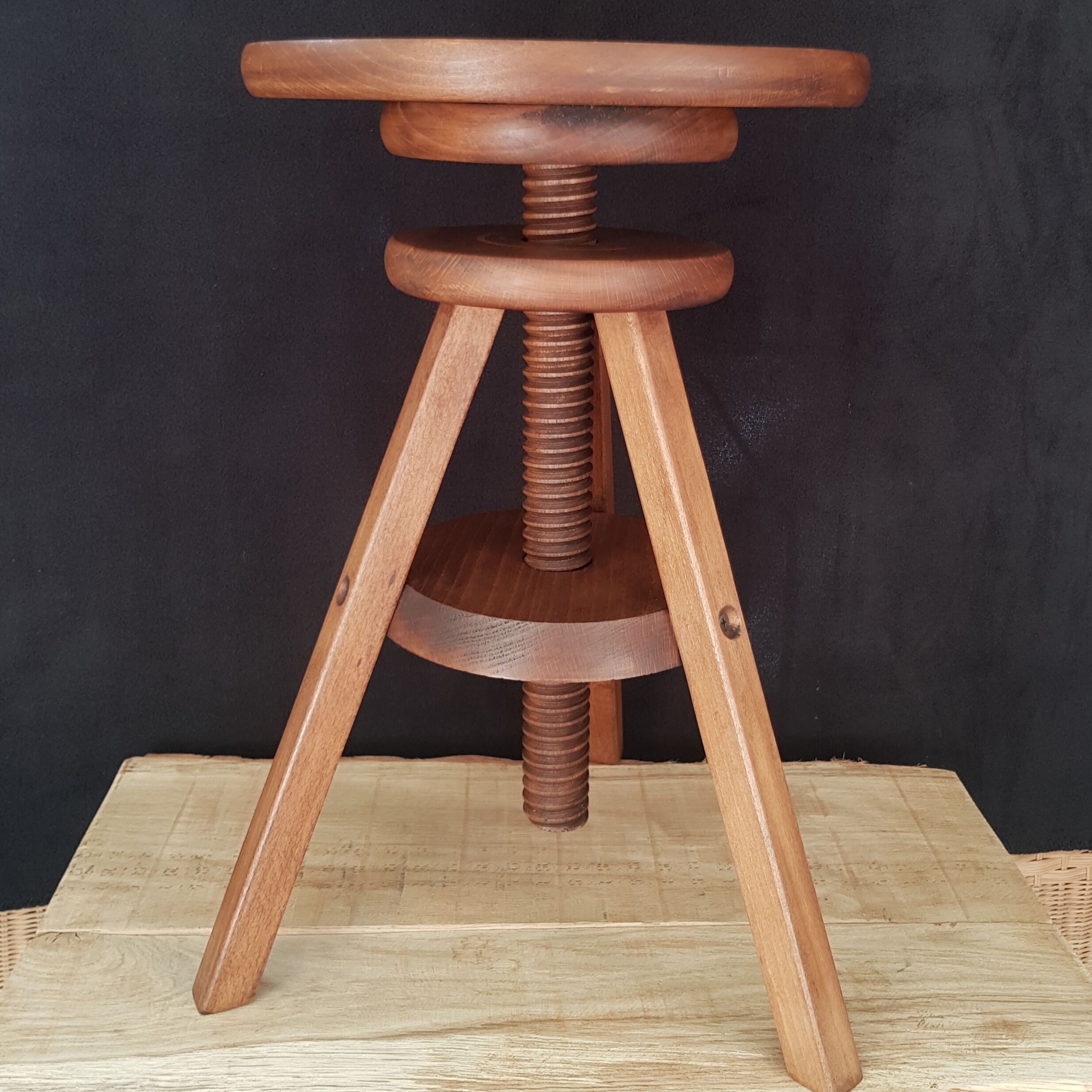 Workshop stool