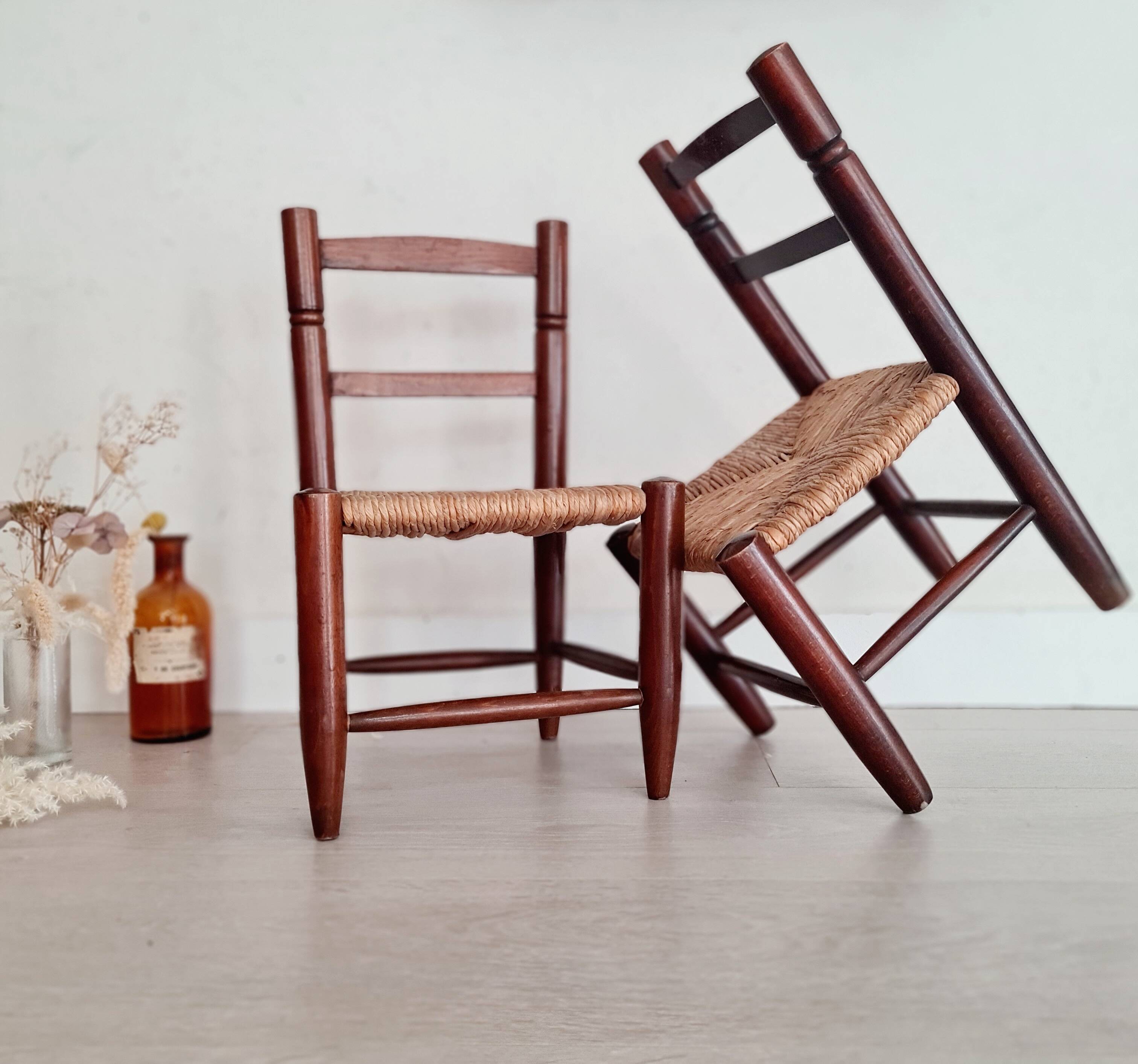 Mini wooden and straw chair - brutalist look