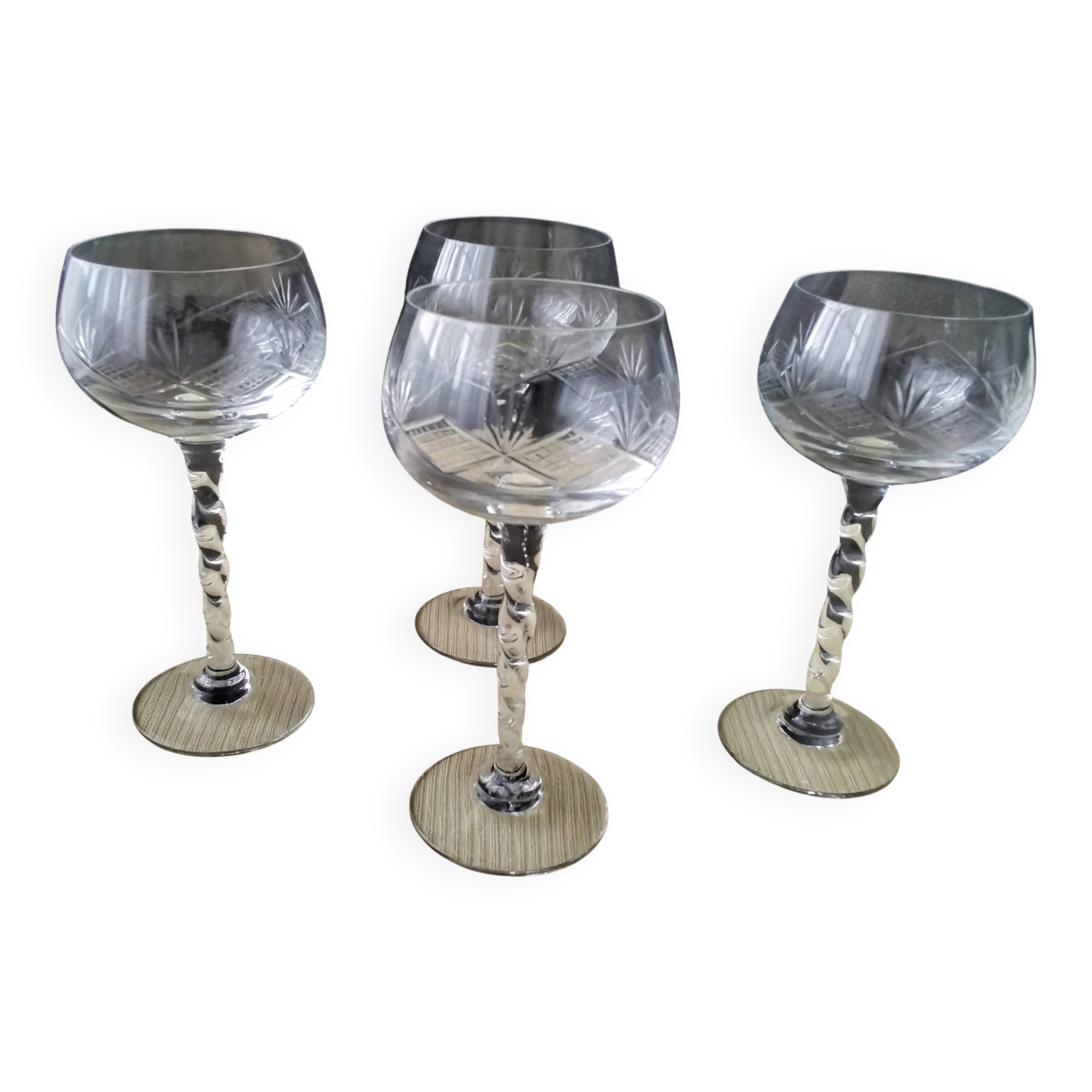 4 twisted stem glasses for white or rosé wine
