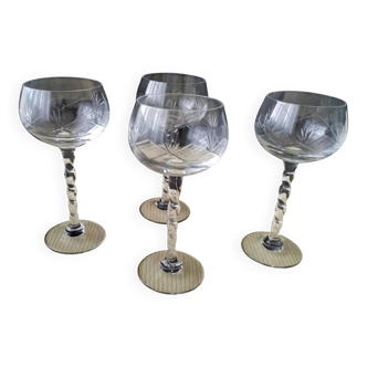 4 twisted stem glasses for white or rosé wine