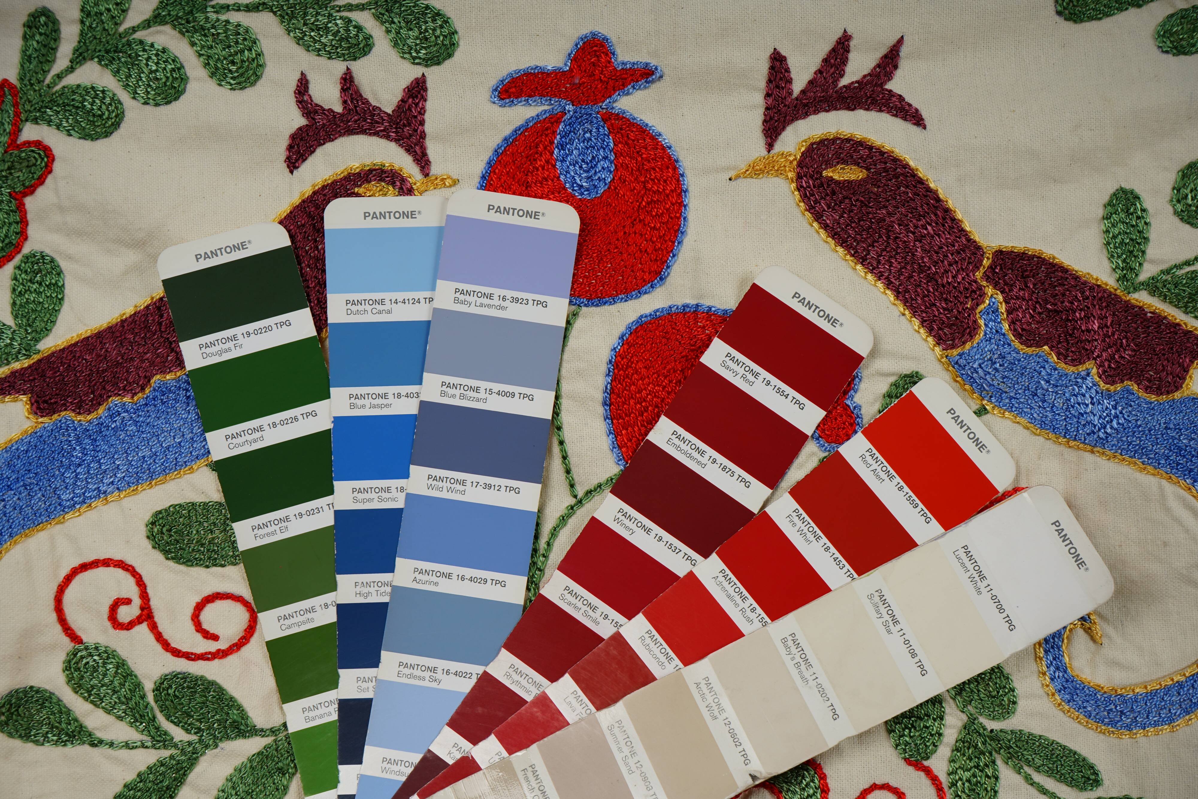 Vintage Turkish rug hand-knotted 44x95 cm