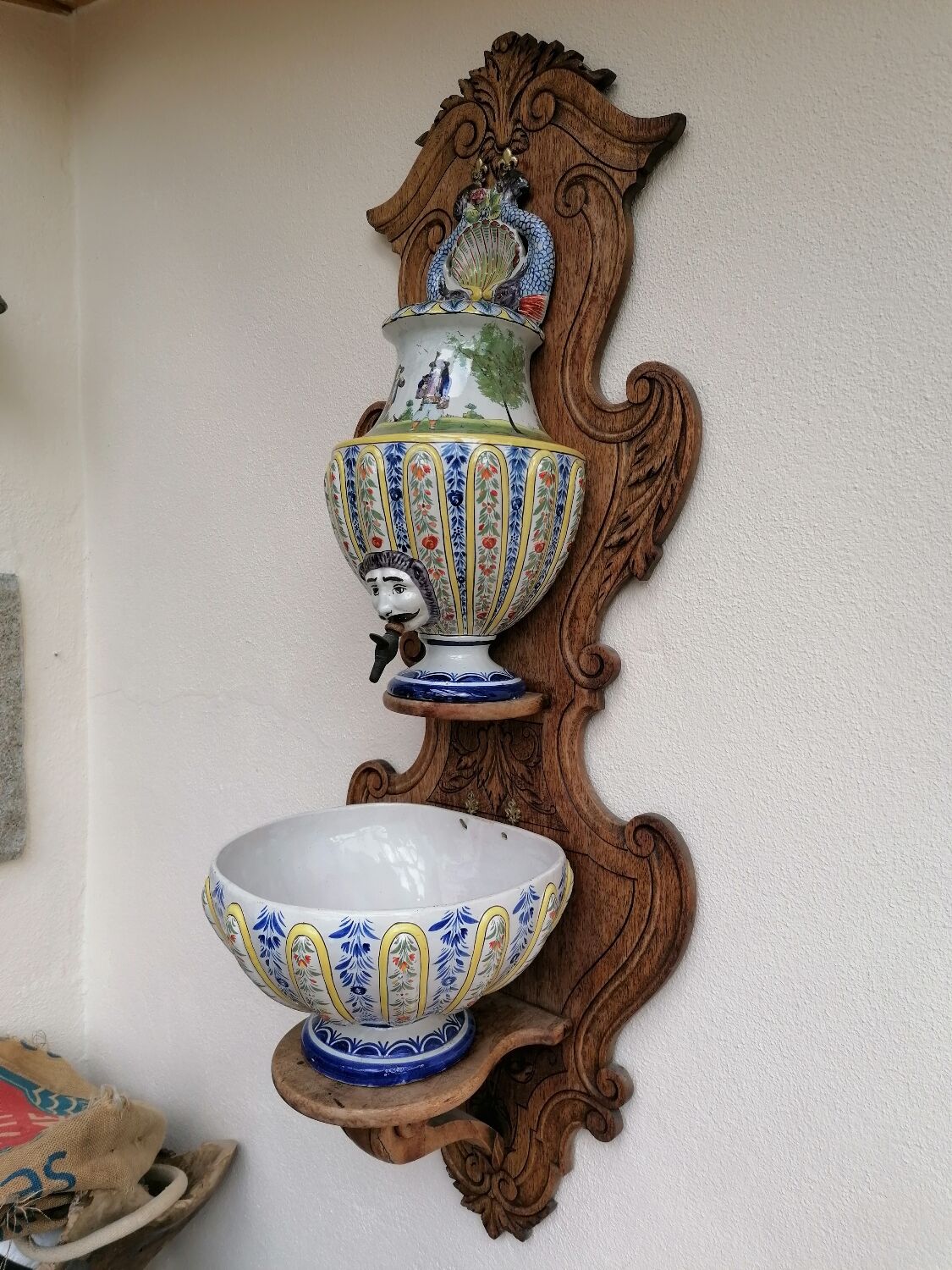 Wall fountain in Quimper earthenware