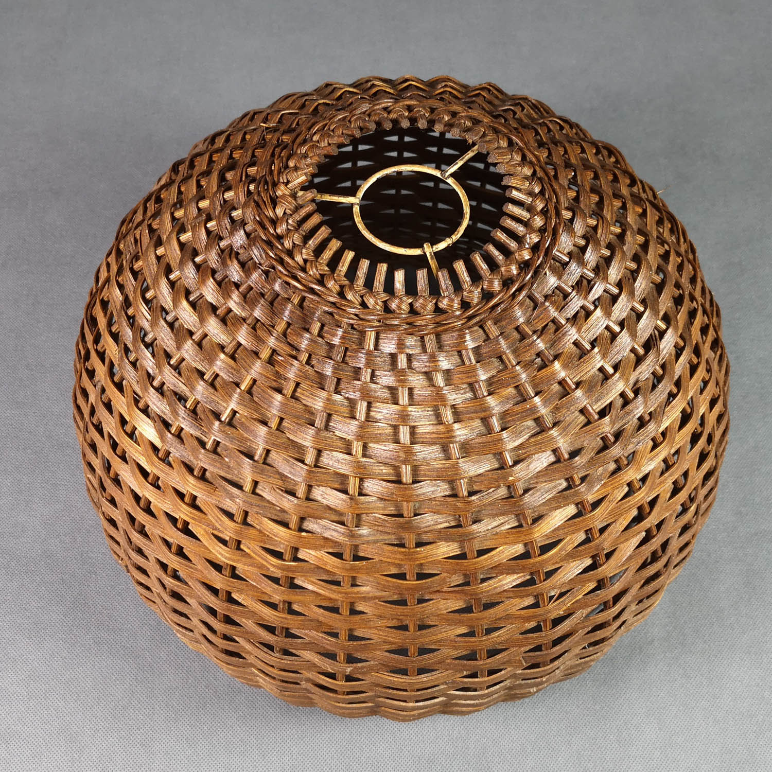Vintage wicker ball suspension
