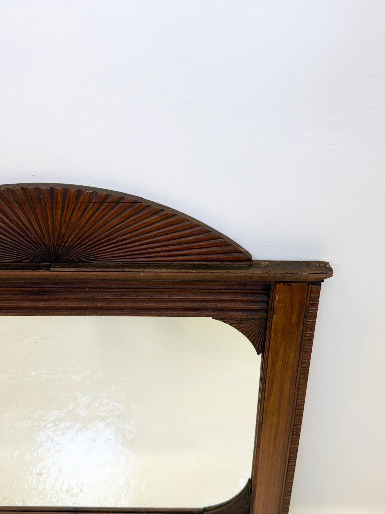 Miroir art déco en bois sculpté, 1930s