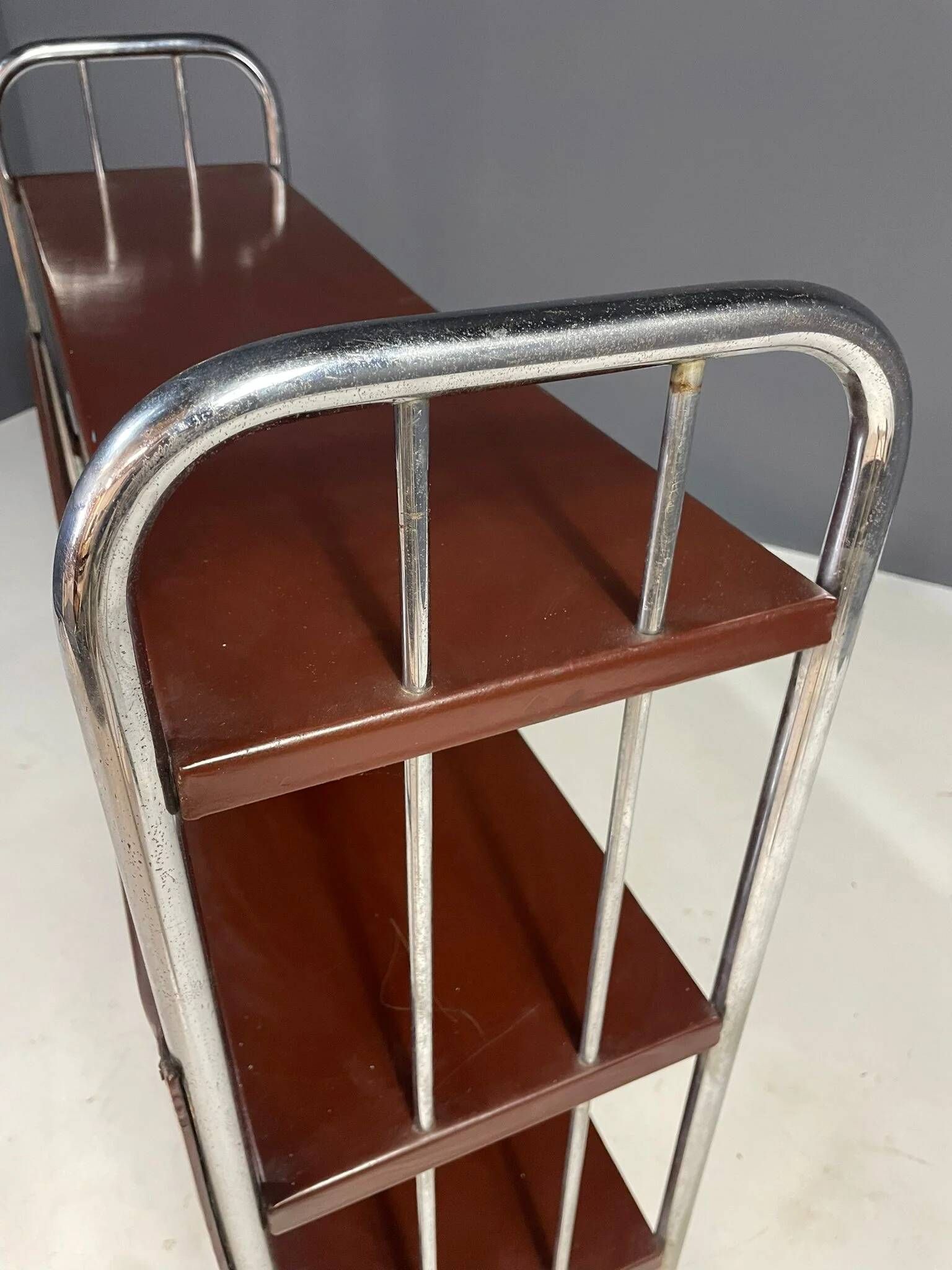 Chromed Bauhaus shelf in bent steel and sheet metal, Europe 1930s