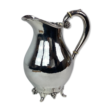 Pichet d’eau sur pieds décoré d’ébène d’argent poinçonné des années 1940. La cruche est en grand anti