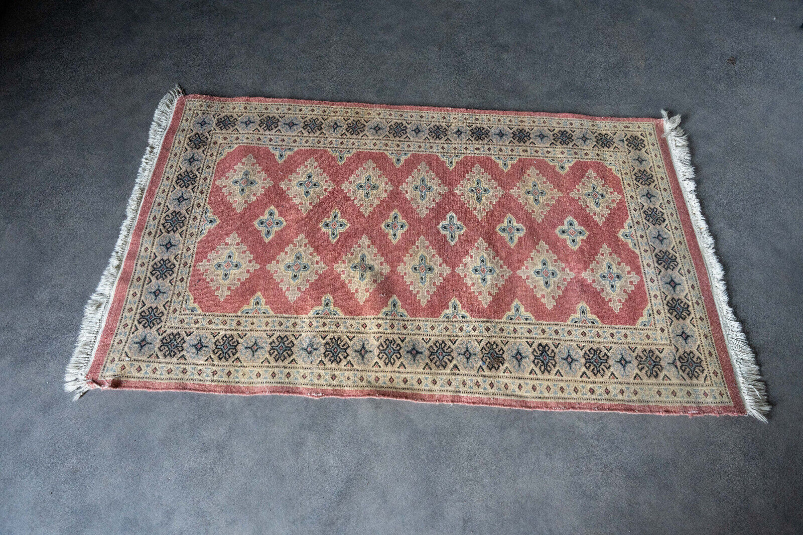 Handmade oriental carpet XXth Pink background 159 x 96 cm