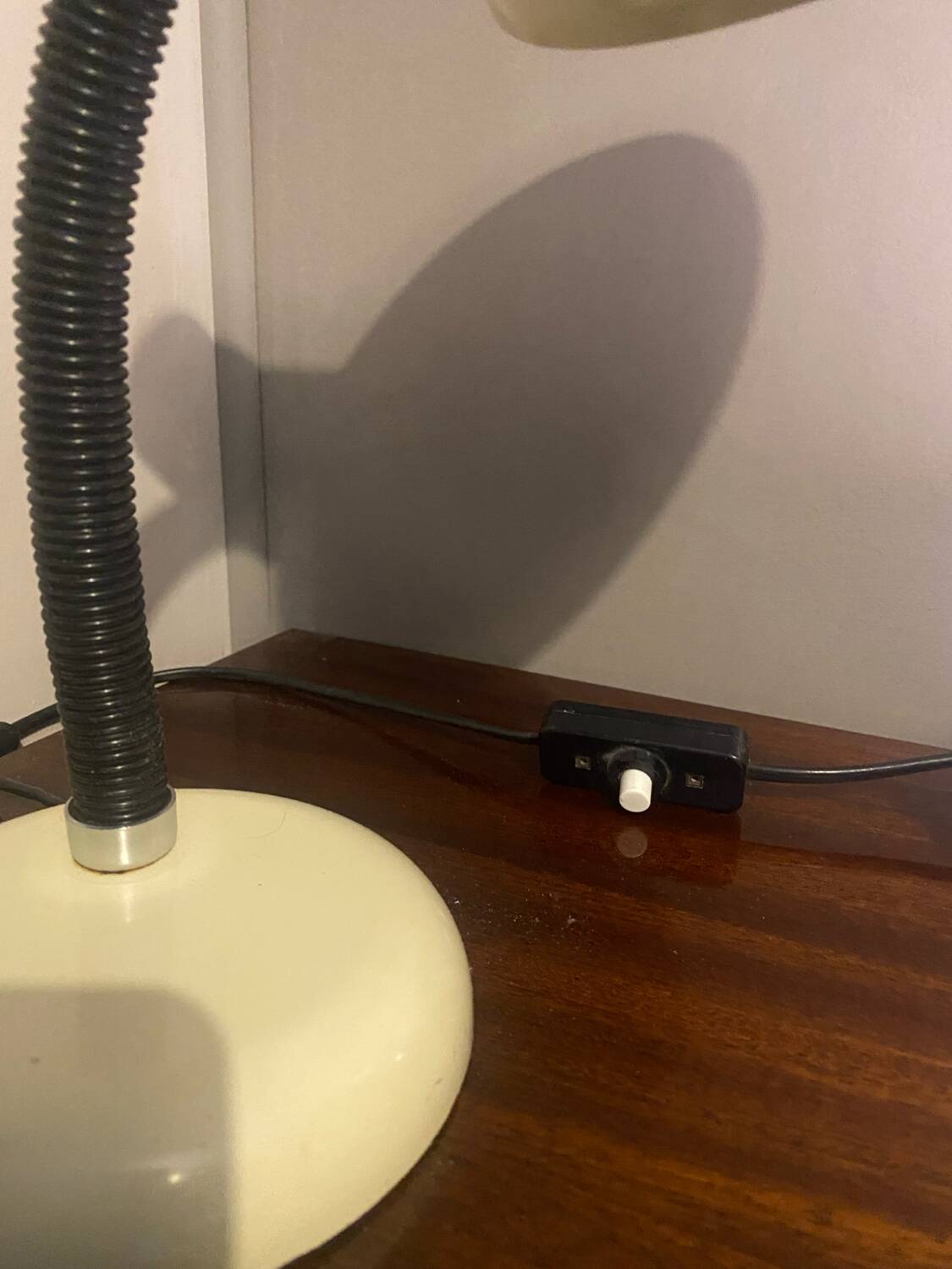 Beige metal desk lamp